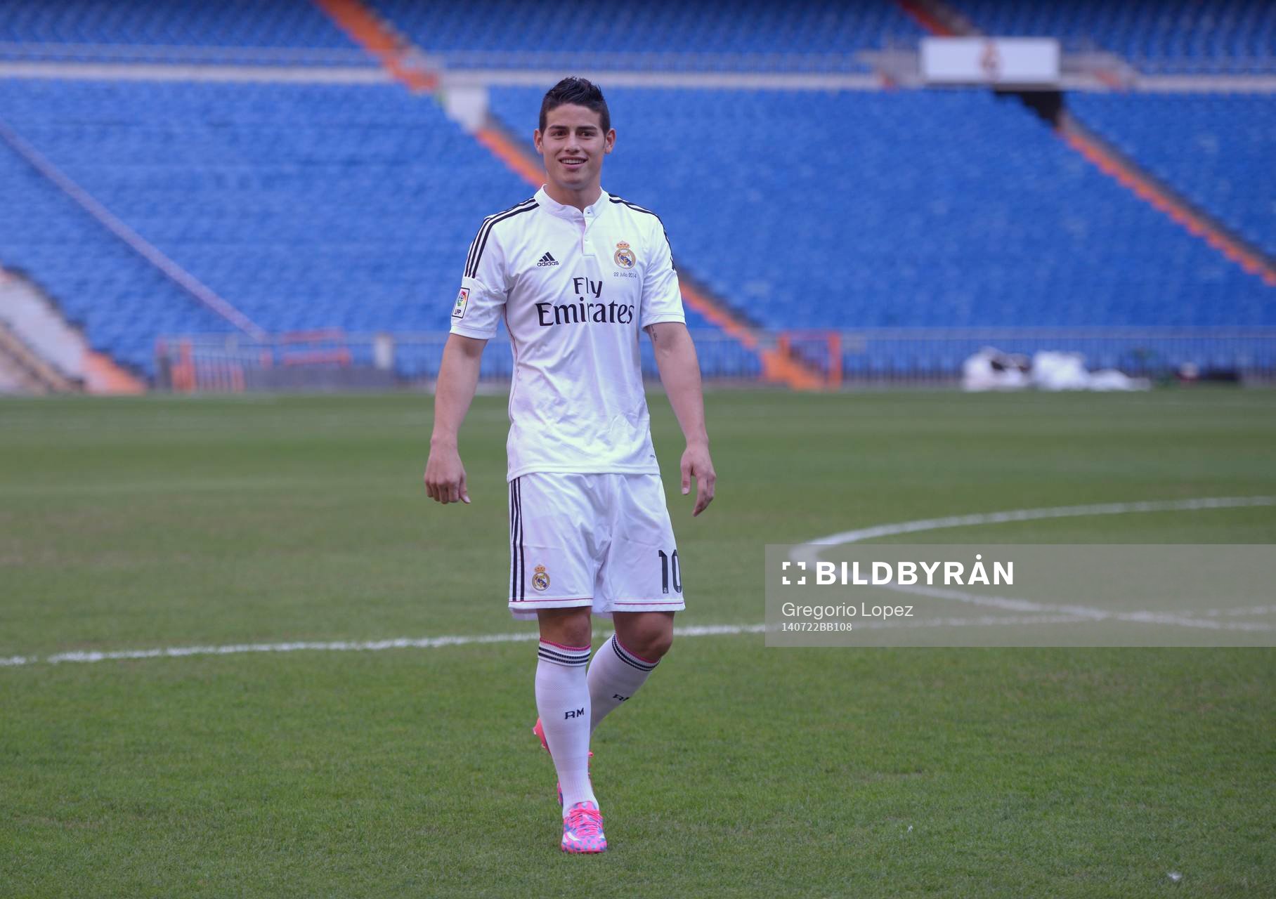 JAMES RODRIGUEZ Presentation at Real Madrid.Santiago