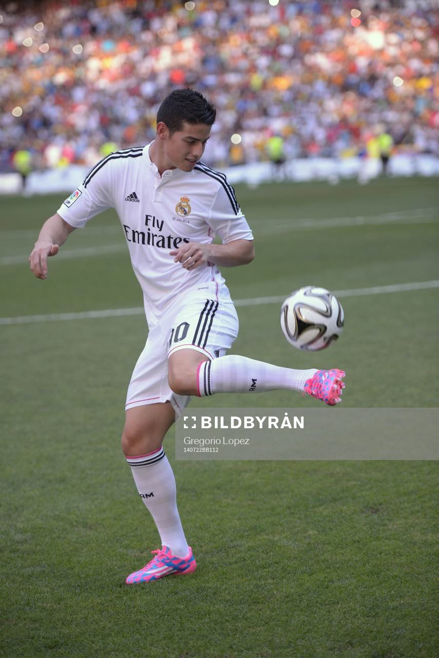JAMES RODRIGUEZ Presentation at Real Madrid.Santiago