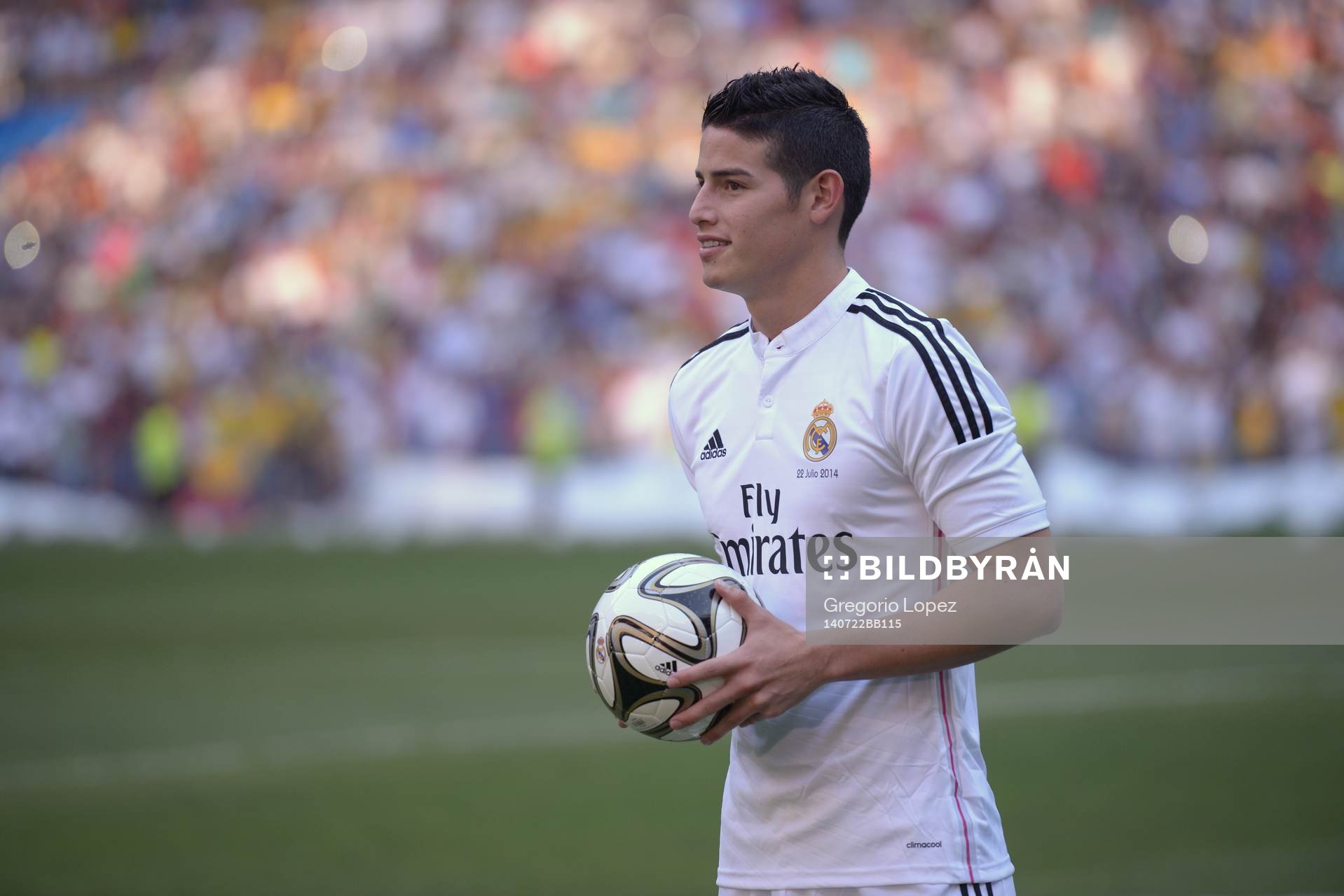JAMES RODRIGUEZ Presentation at Real Madrid.Santiago