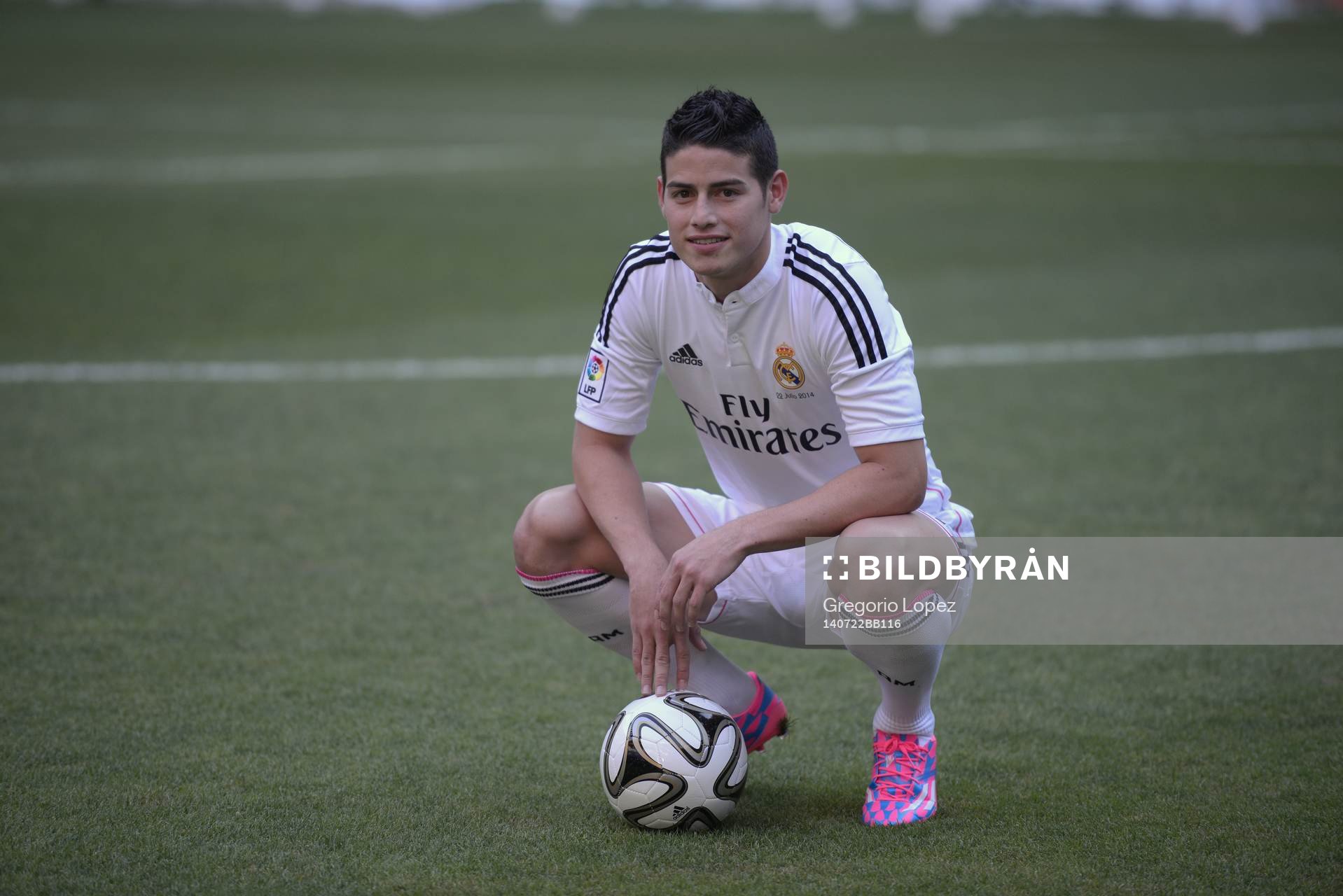 JAMES RODRIGUEZ Presentation at Real Madrid.Santiago