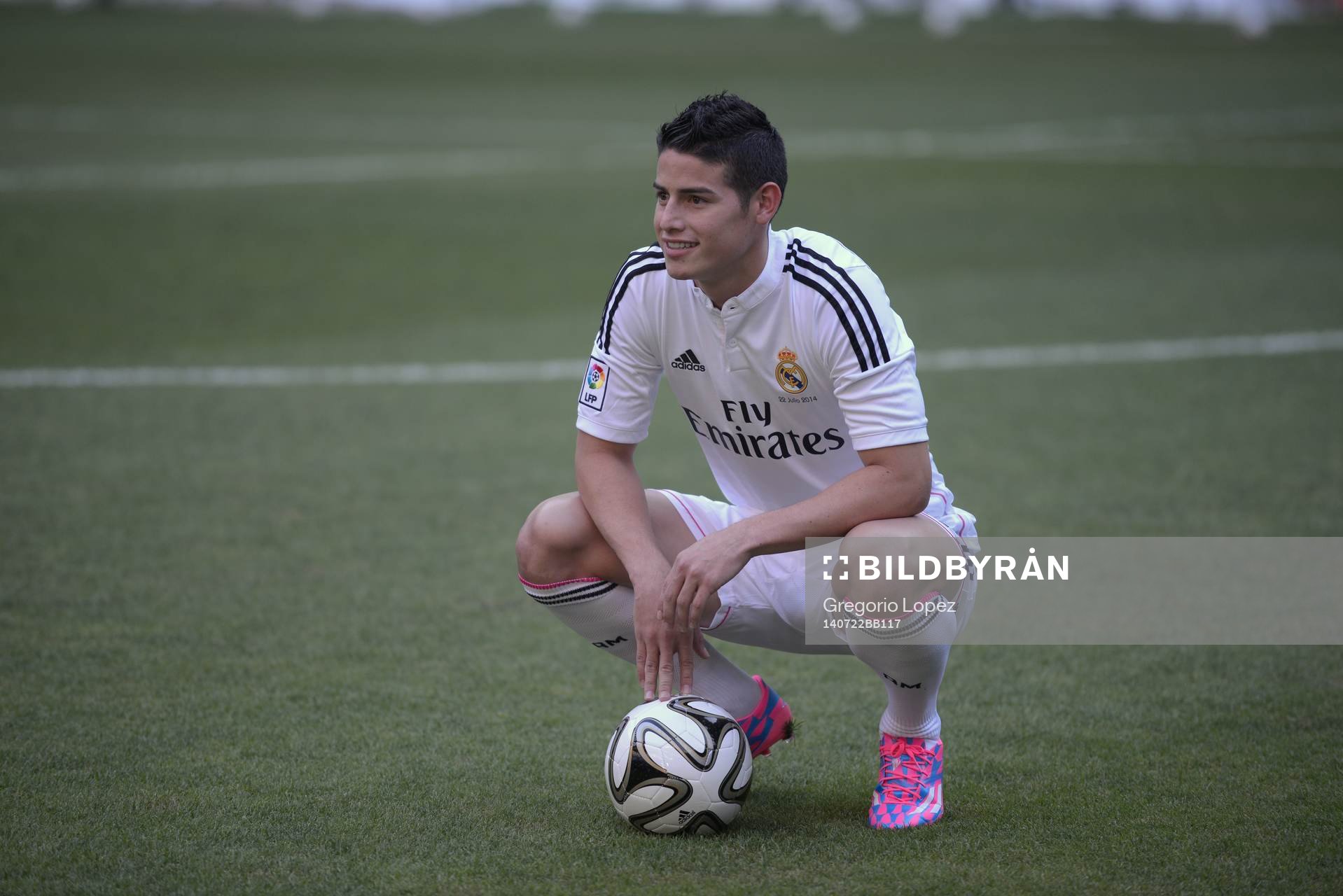 JAMES RODRIGUEZ Presentation at Real Madrid.Santiago