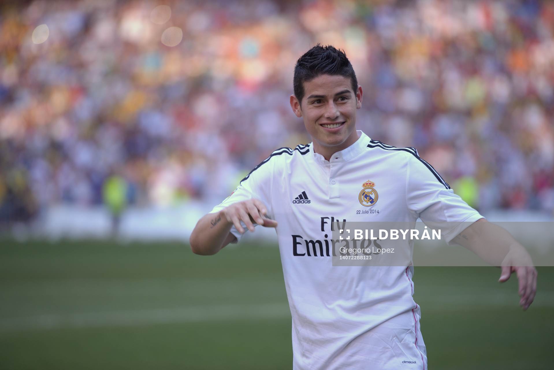 JAMES RODRIGUEZ Presentation at Real Madrid.Santiago