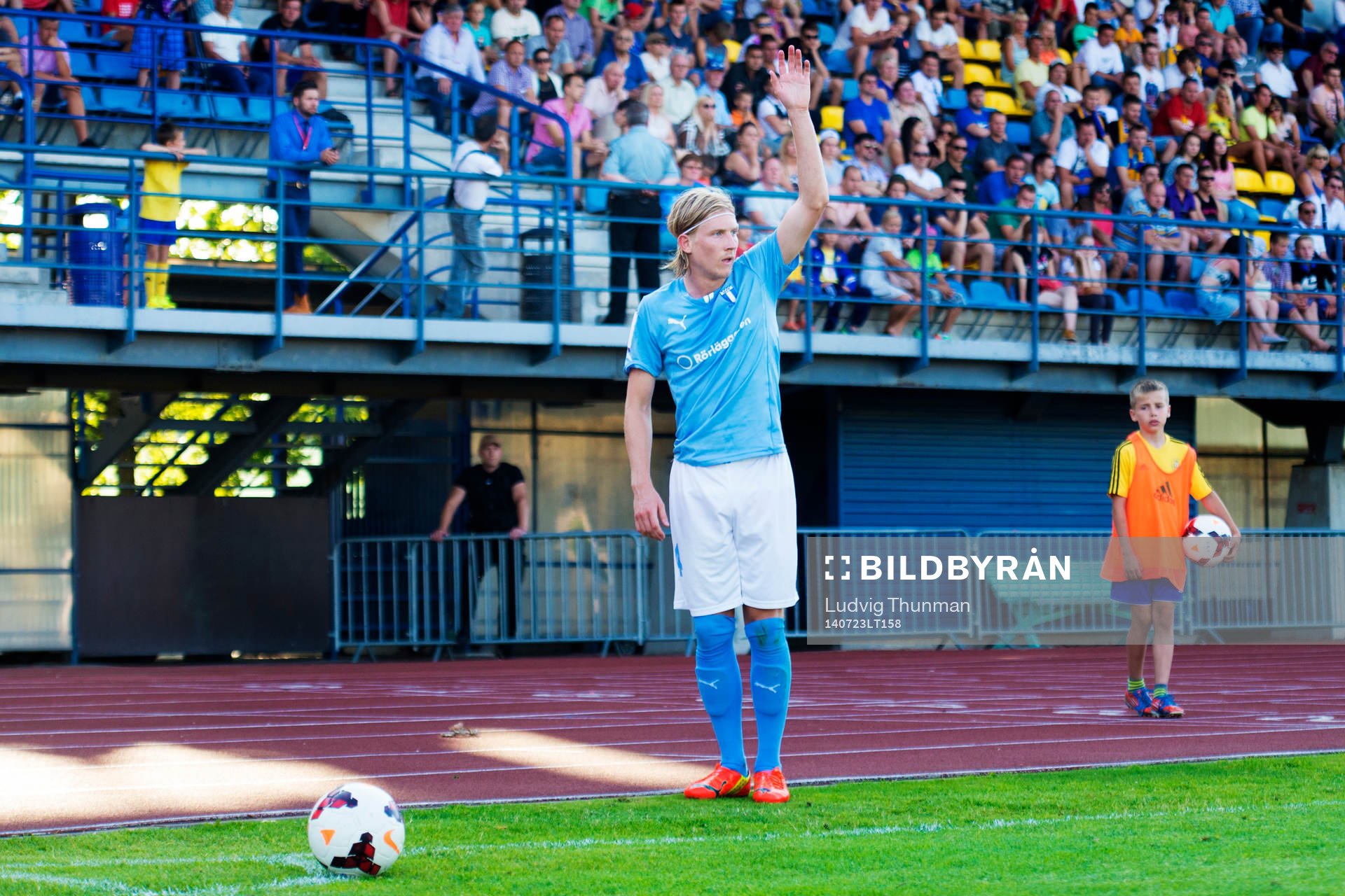 Malmö FFs Emil Forsberg signalerar innan han lägger en