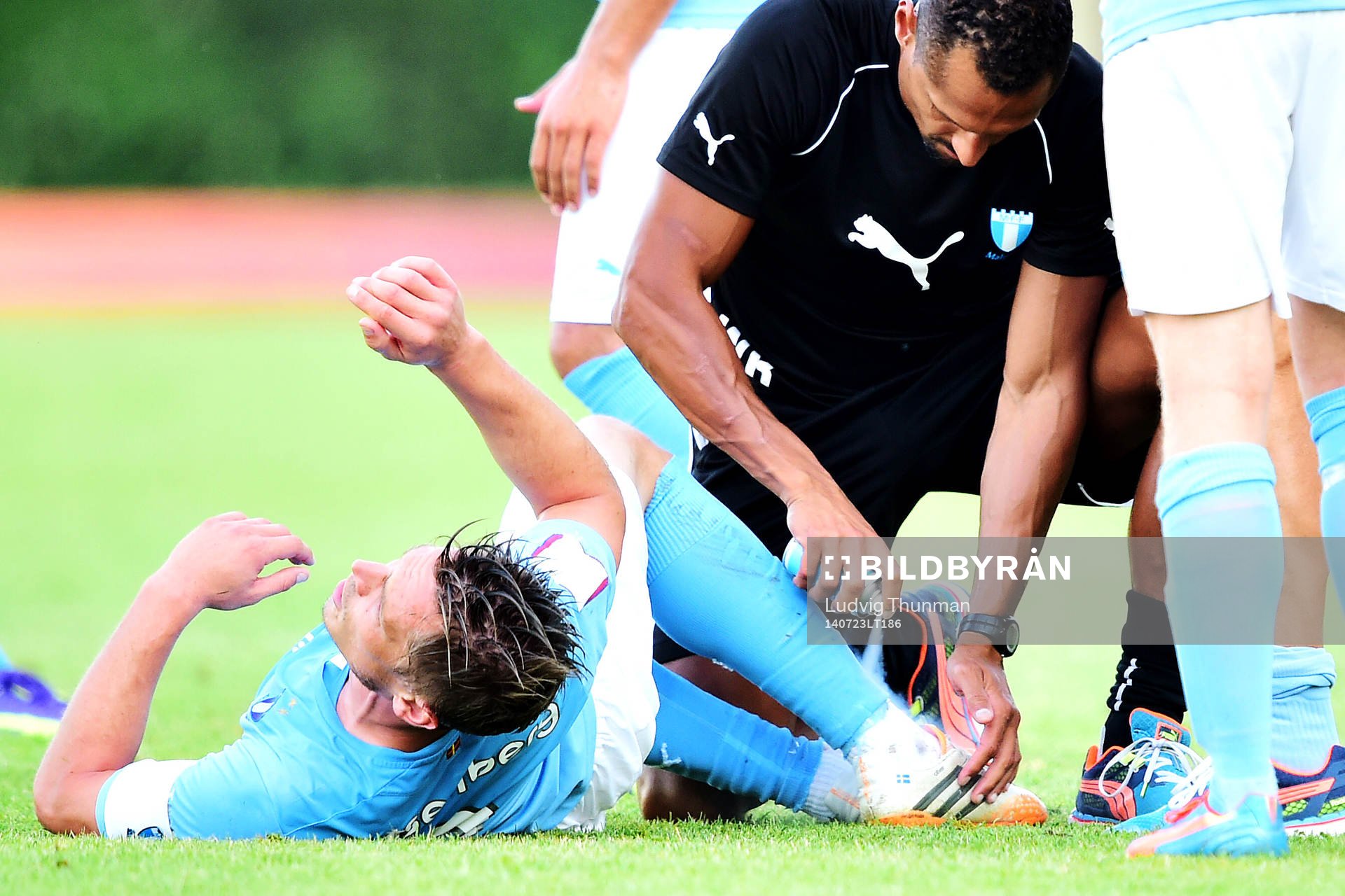 Malmö FFs Markus Rosenberg behandlas med kylspray