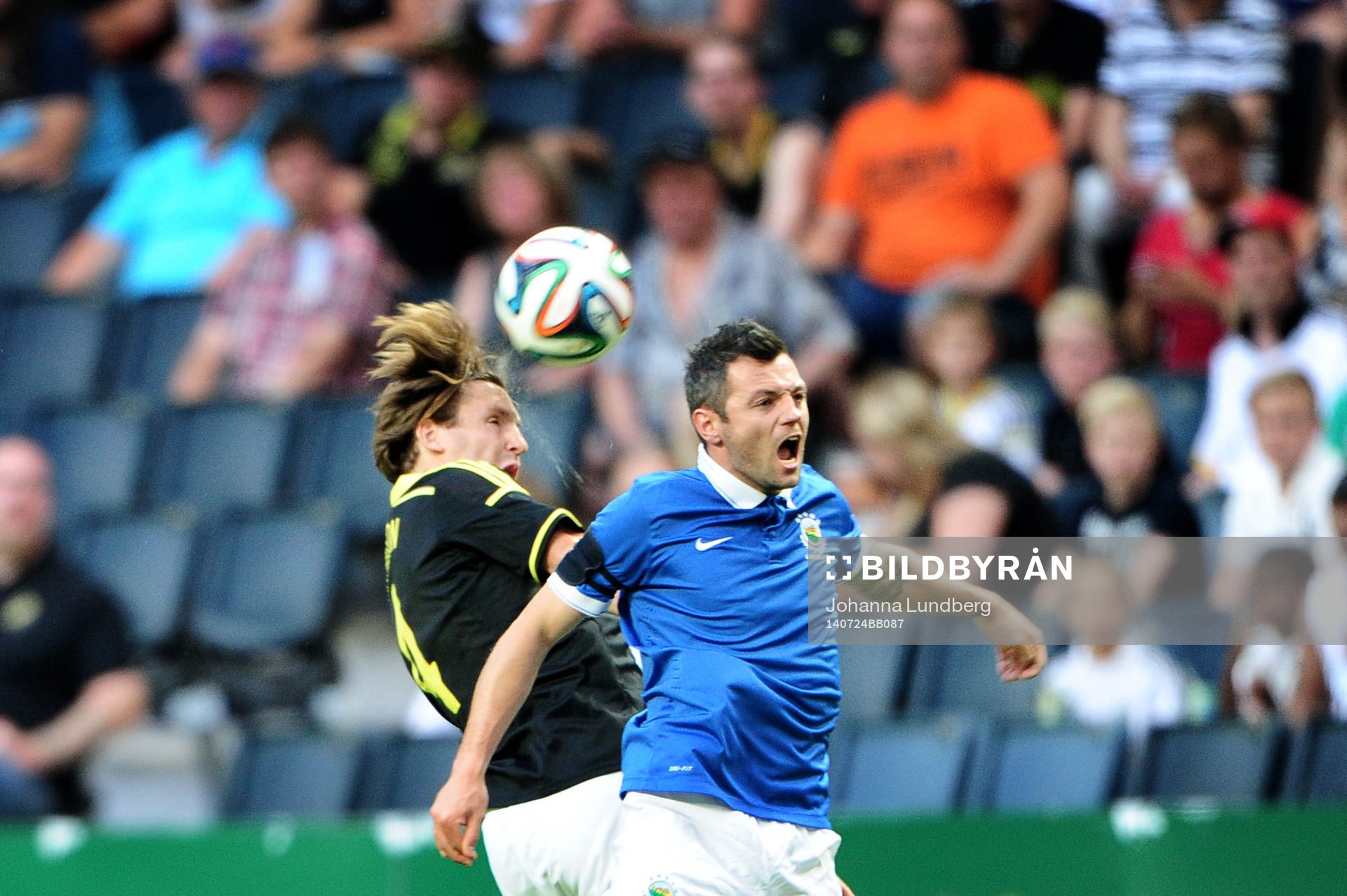 s Nils-Eric Johansson och Linfields Ivan Sporule