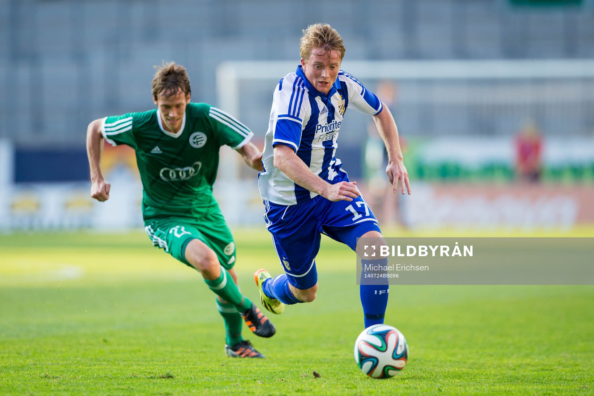 IFK Göteborgs Sam Larsson springer förbi Györis Michal