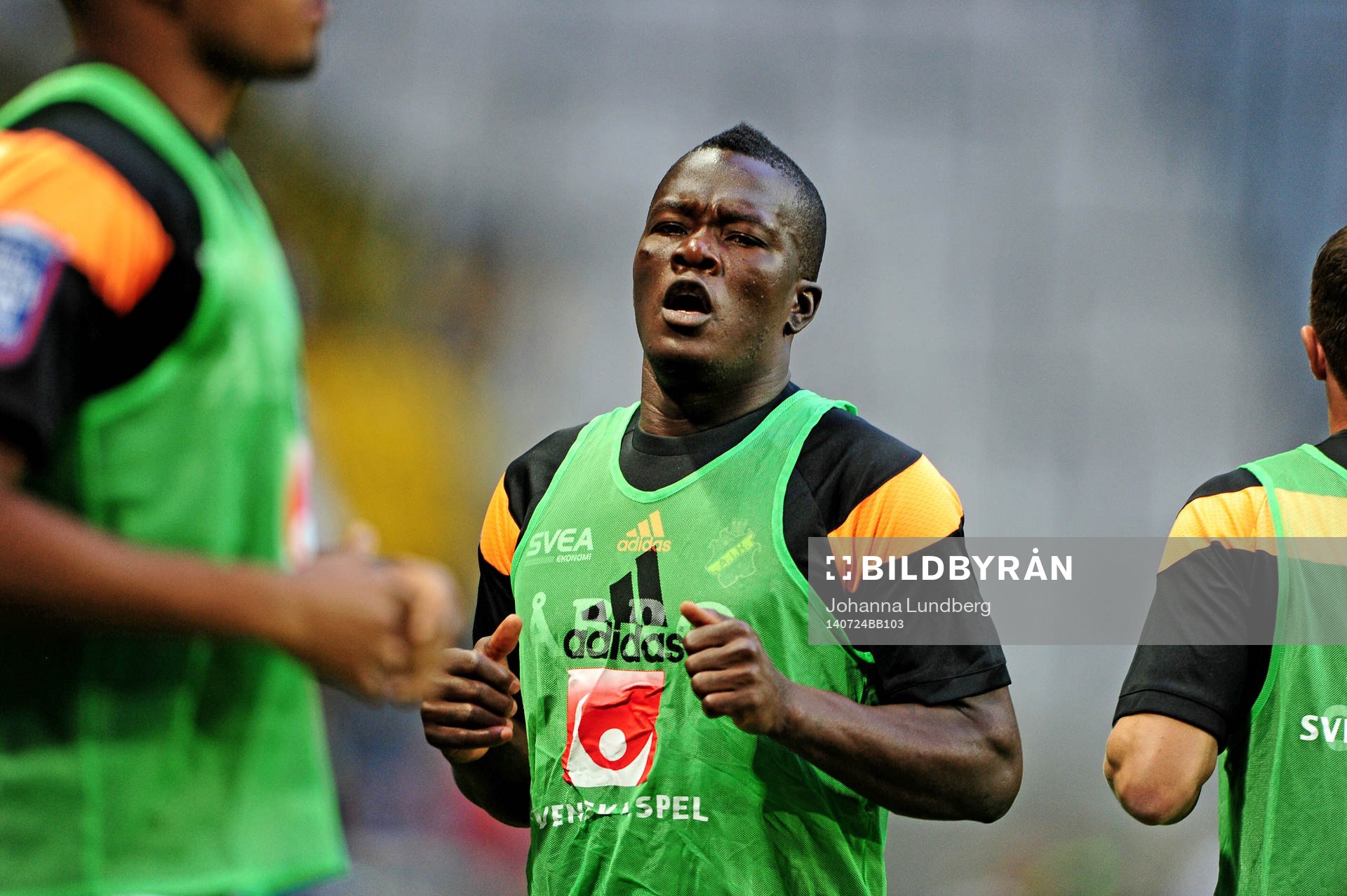 s Teteh Bangura värmer upp