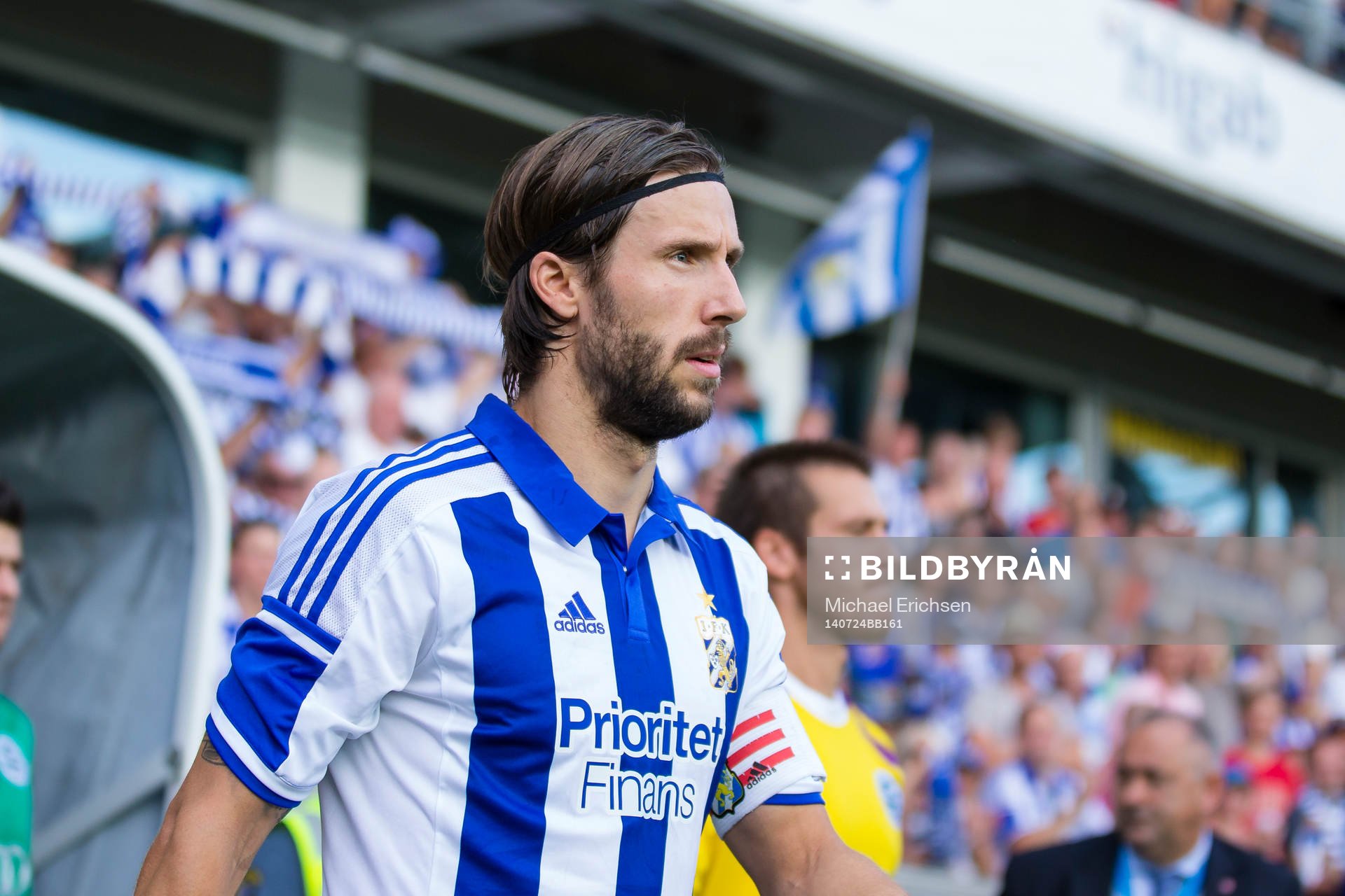 IFK Göteborgs Mattias Bjärsmyr på väg ut till