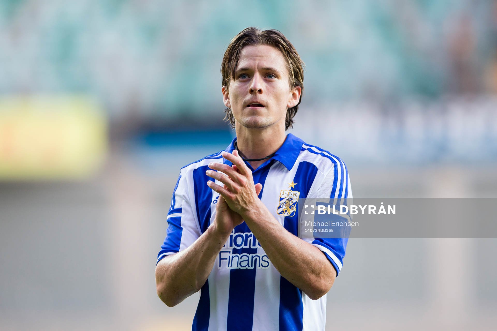IFK Göteborgs Lasse Vibe tackar klacken