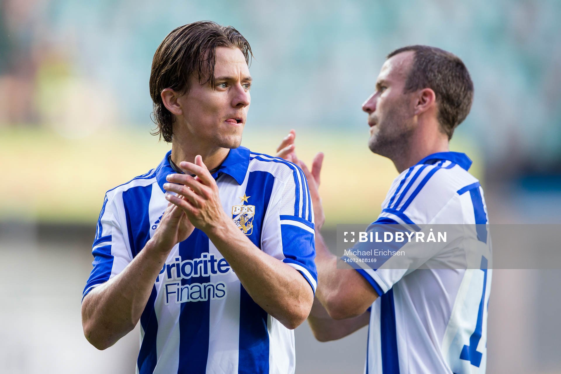 IFK Göteborgs Lasse Vibe tackar klacken
