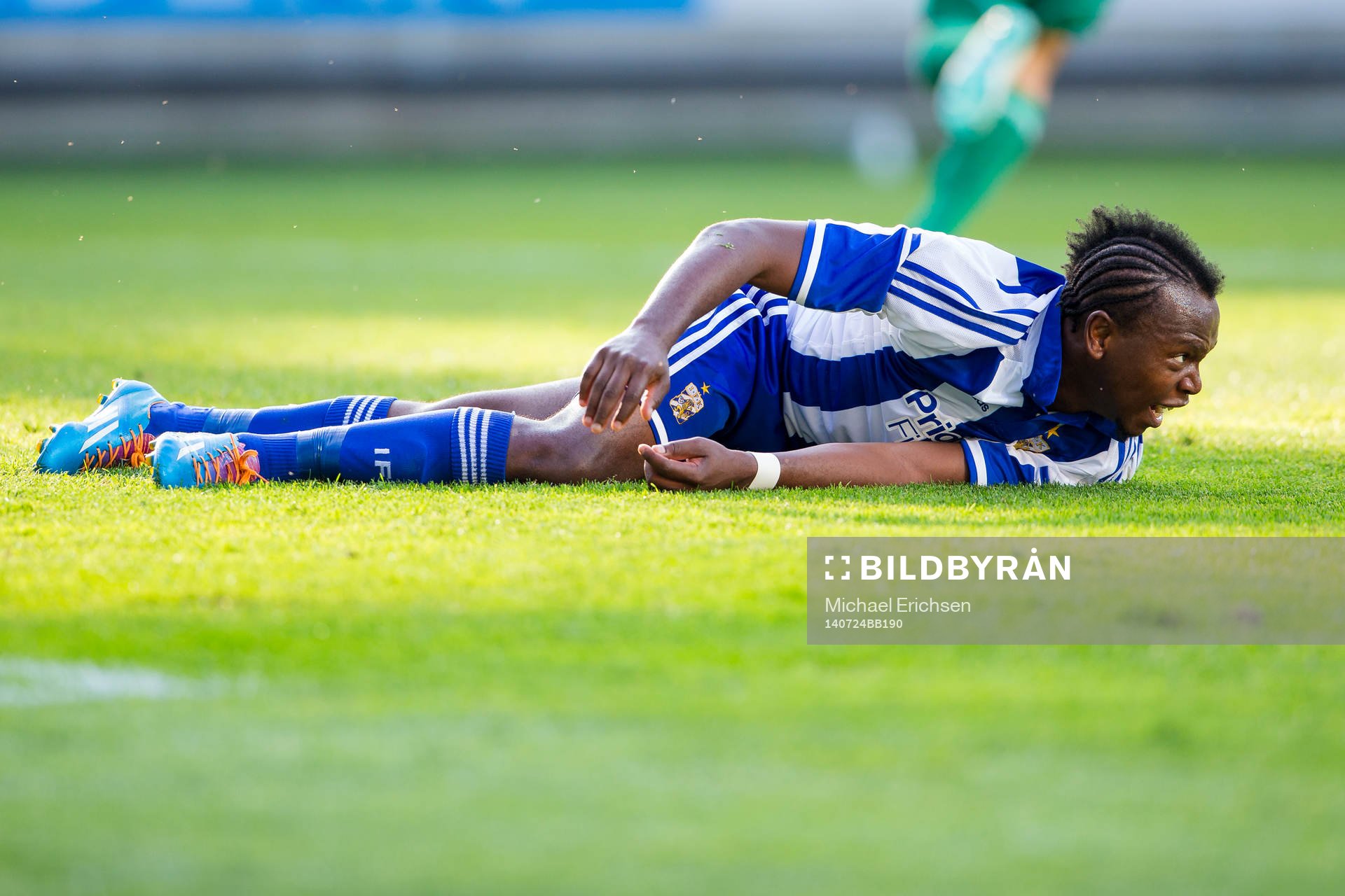 IFK Göteborgs May Mahlangu liggande