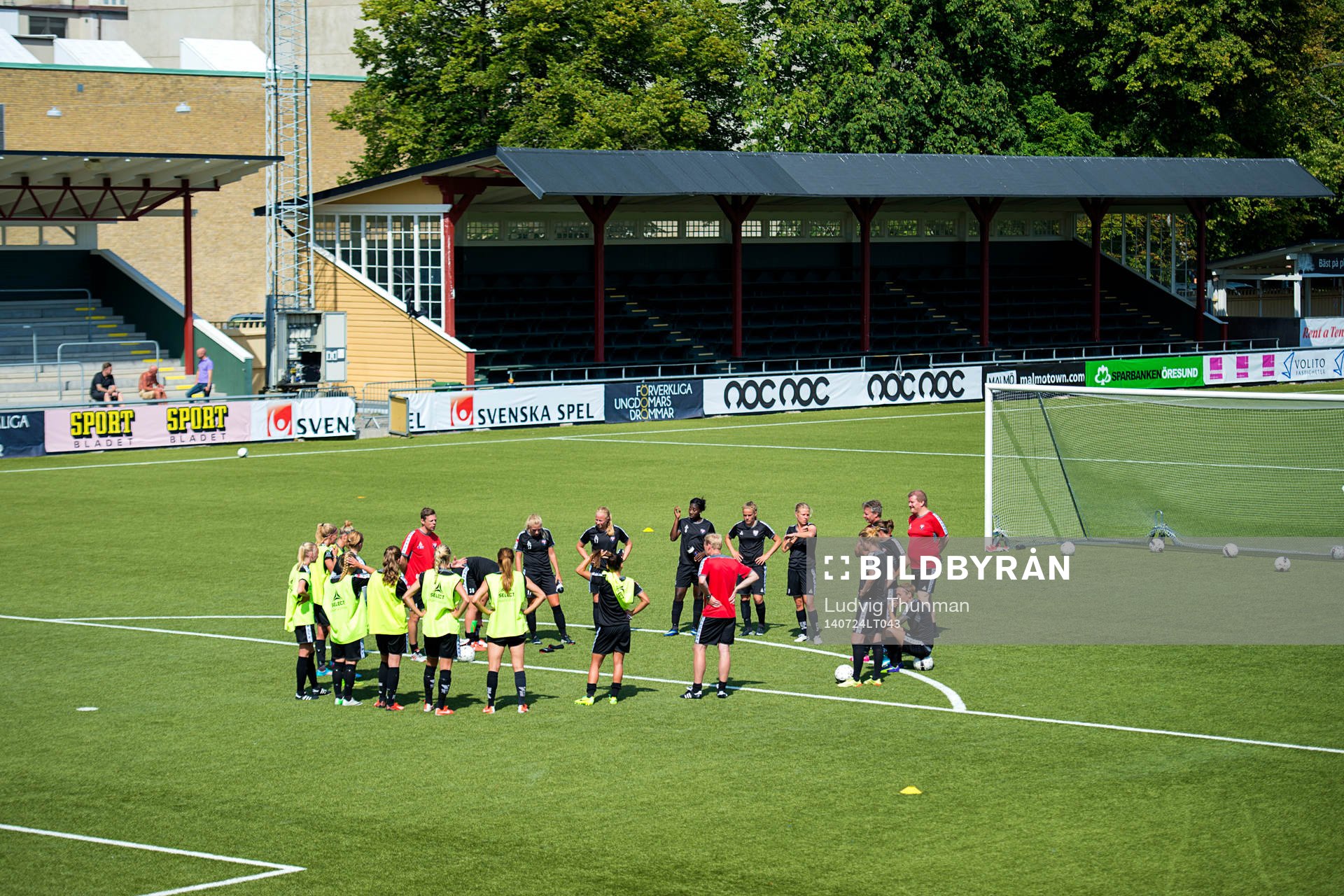 Rosengårds spelare samlas
