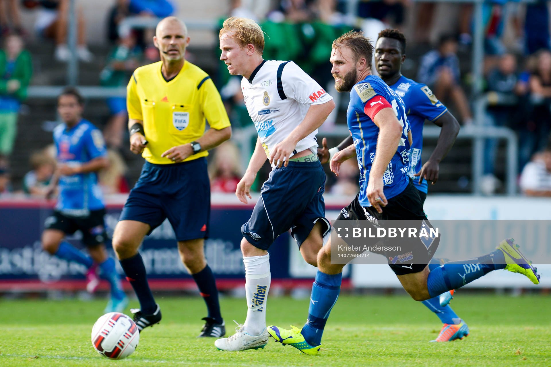 Halmstads Jesper Westerberg jagar Gefles Simon Lundevall