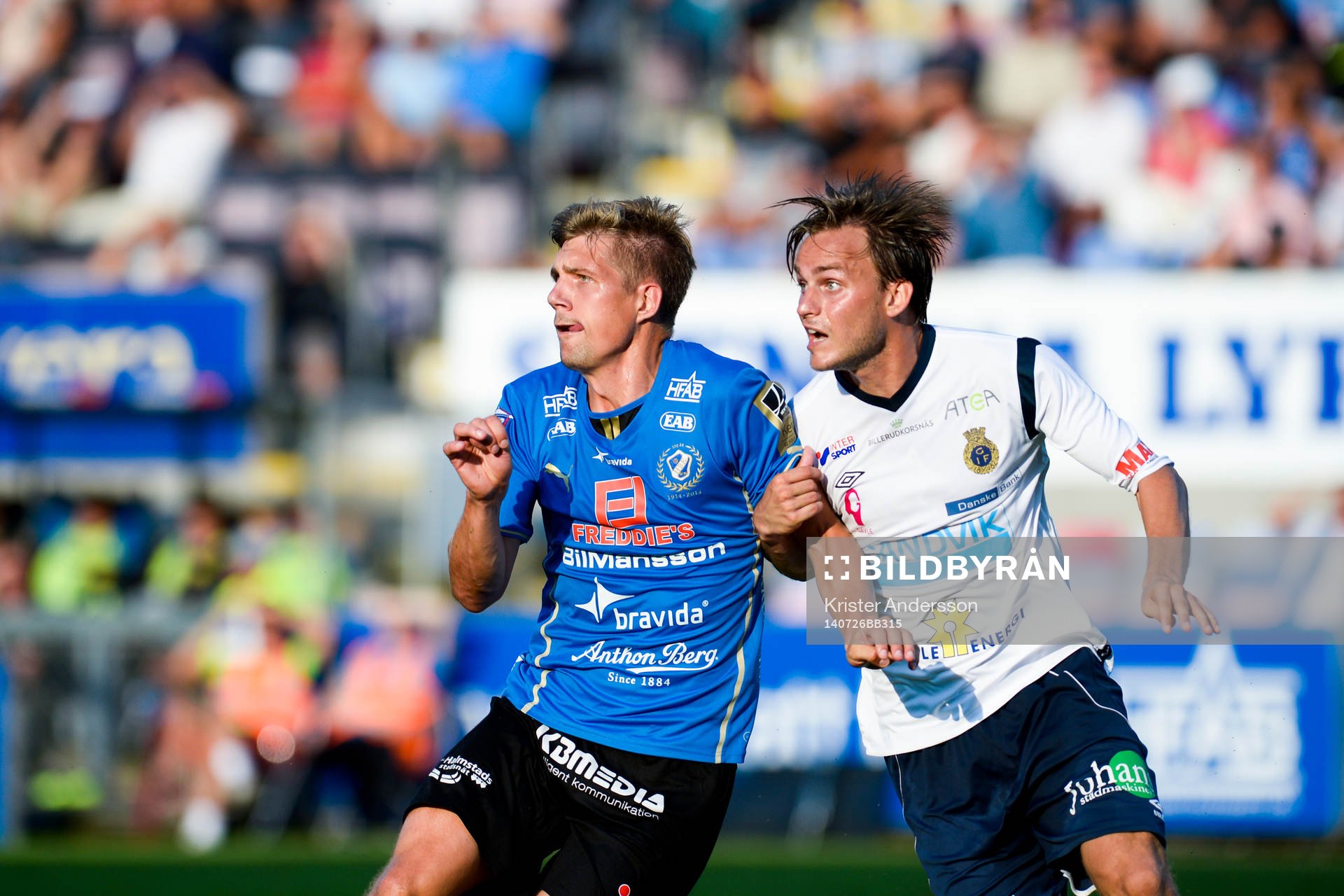 Halmstads Mikael Boman och Gefles Skuli Jon Fridgeirsson under fotbollsmatchen i Allsvenskan mellan Halmstad och Gefle den 26 juli 2014 i Halmstad.