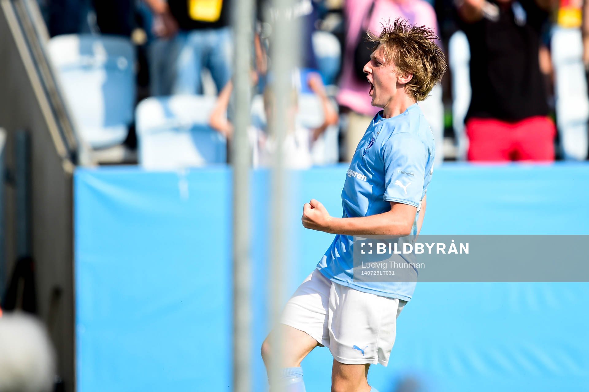 Malmö FFs Emil Forsberg jublar mot publiken