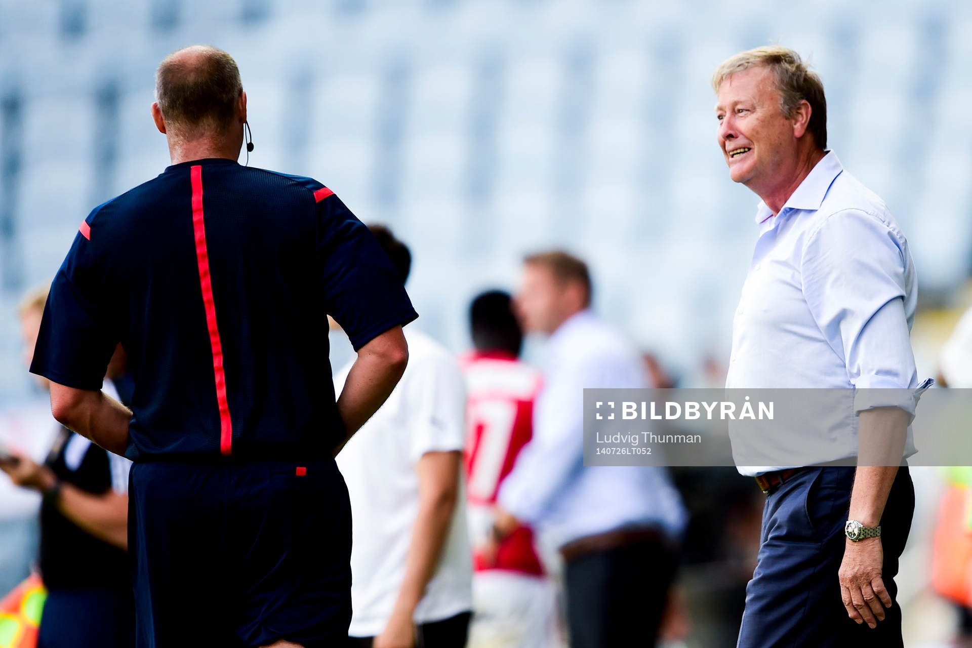 Malmö FFs tränare Åge Hareide (th) pratar glatt med