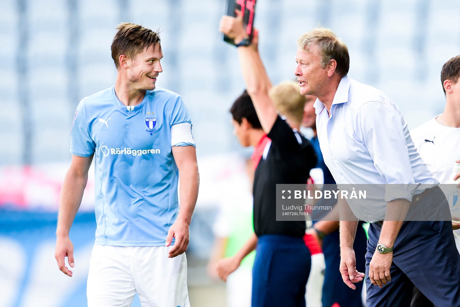 Malmö FFs tränare Åge Hareide (th) pratar glatt med