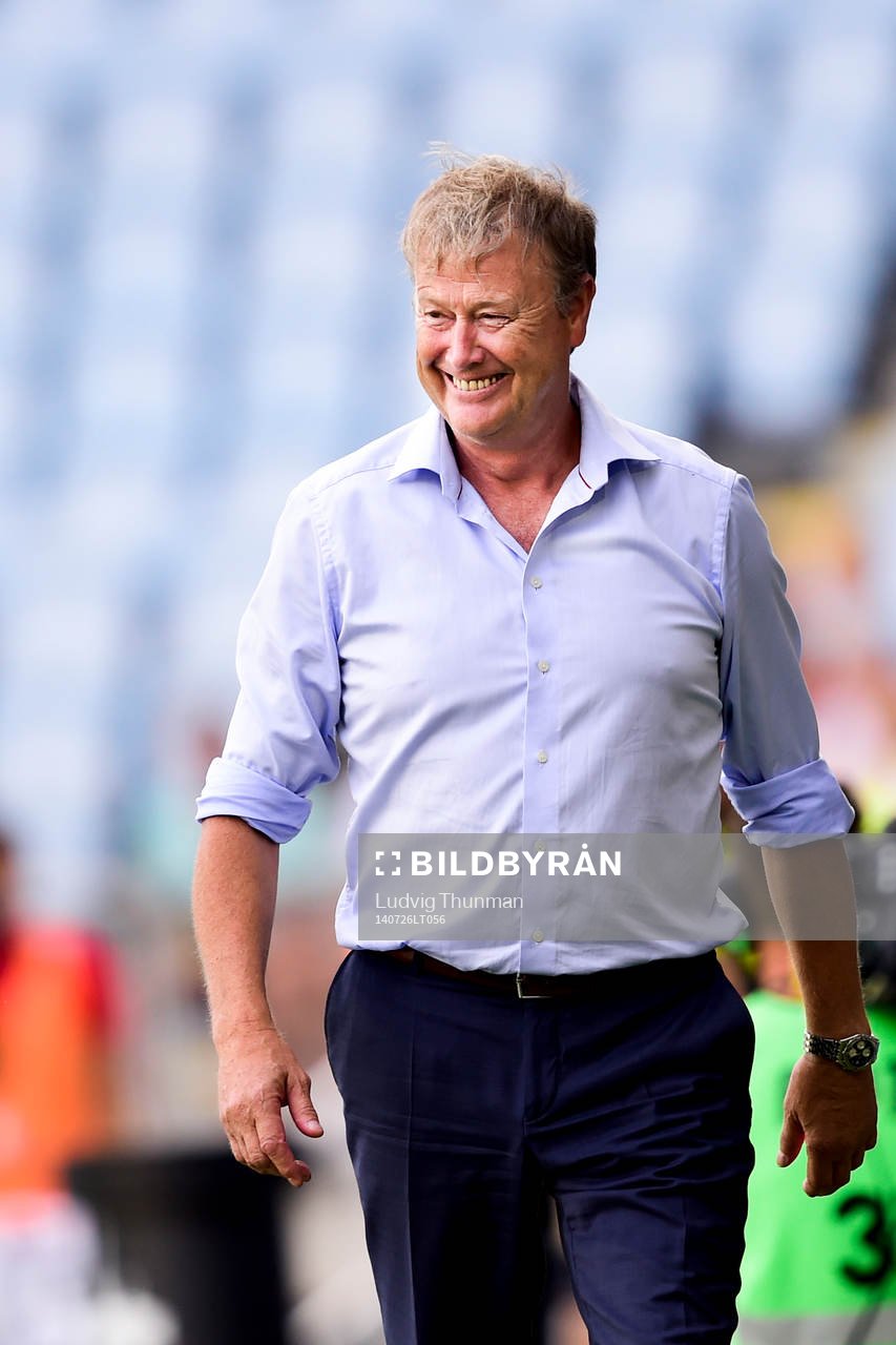 Malmö FFs tränare Åge Hareide ser glad ut