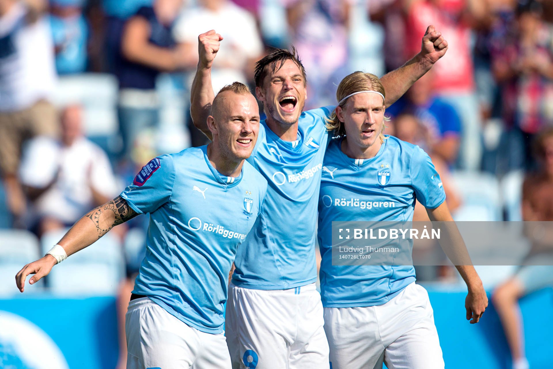Malmö FFs Markus Rosenberg (mitten) jublar med Magnus