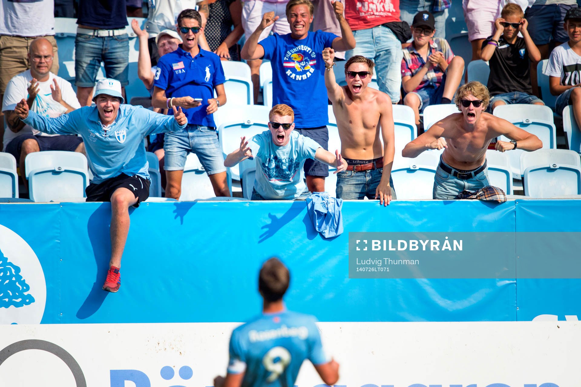 Malmö FFs Markus Rosenberg (förgrunden) jublar mot