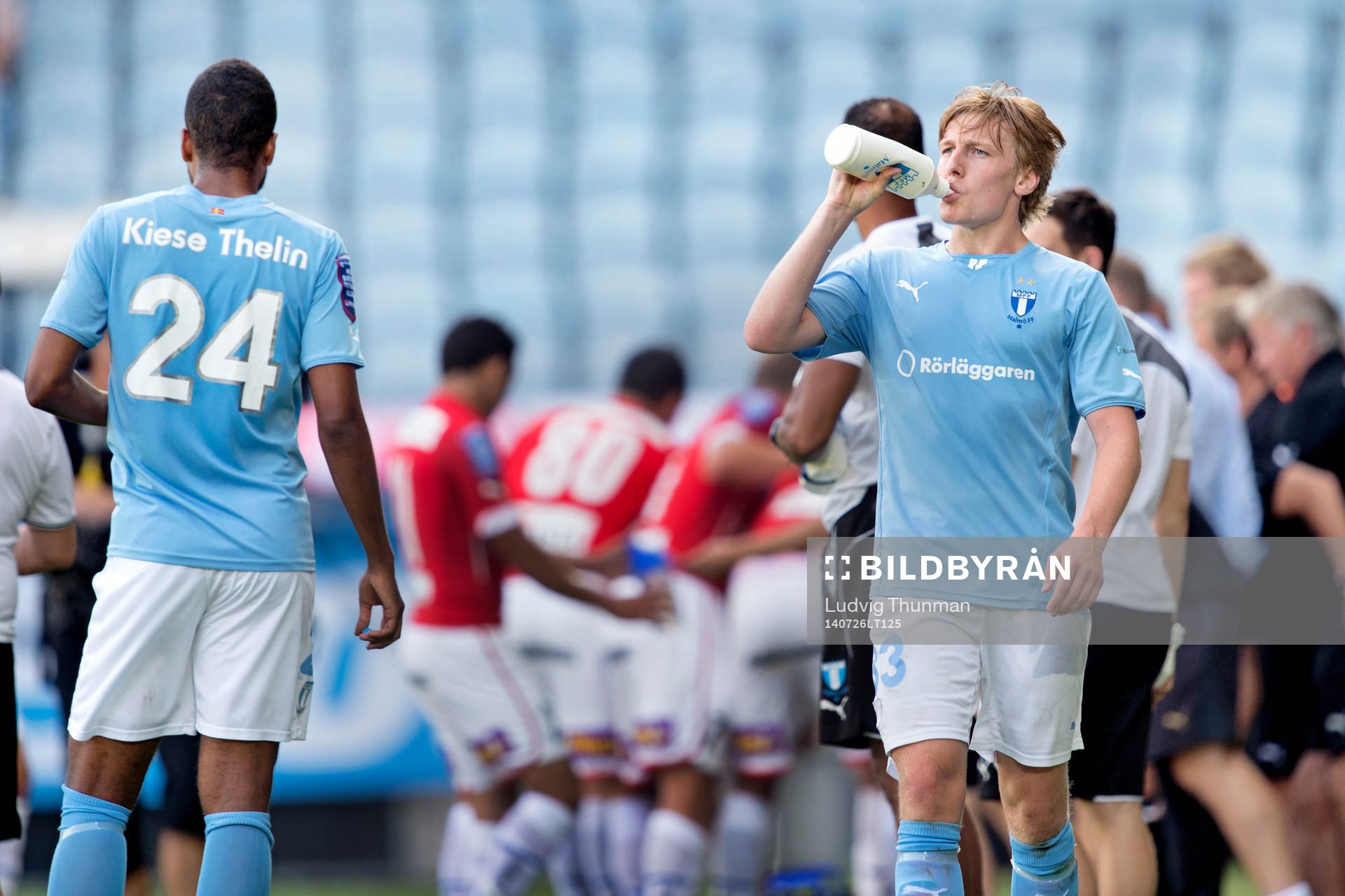 Malmö FFs Emil Forsberg dricker vatten