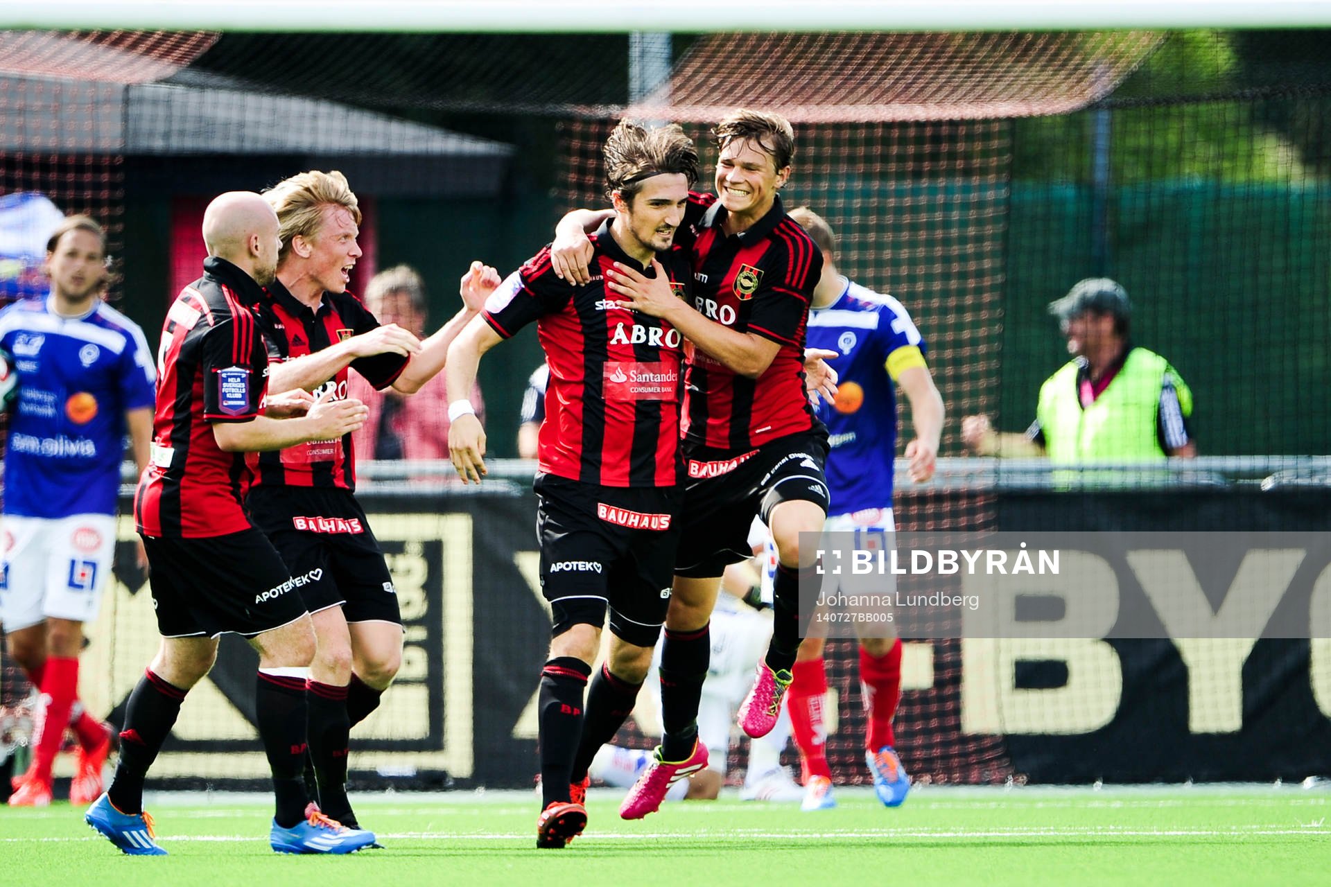 Brommapojkarna firar 1-0 genom Dardan Rexhepi  (m)