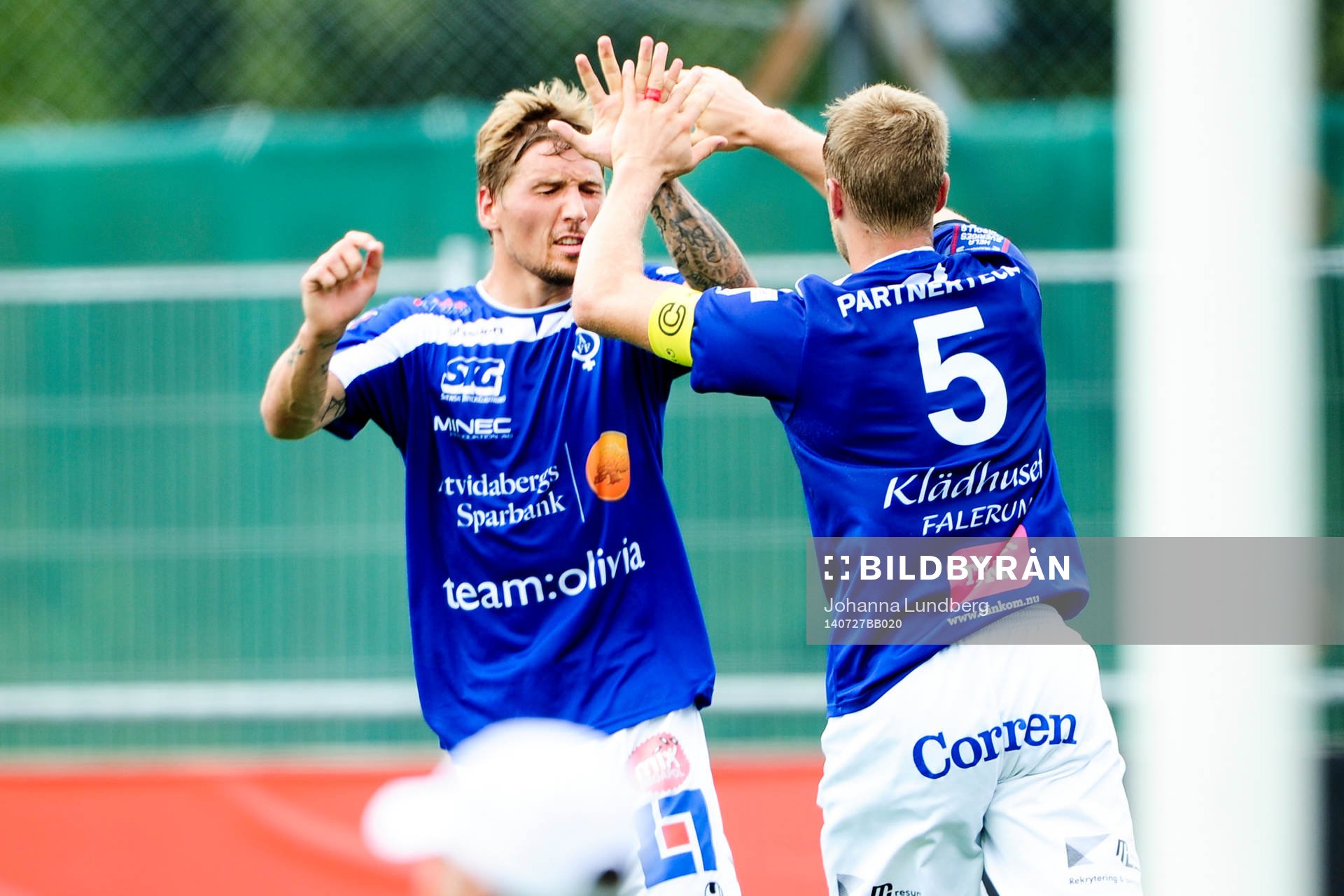 Åtvidabergs Daniel Hallingström (th) gör 2-1 och jublar