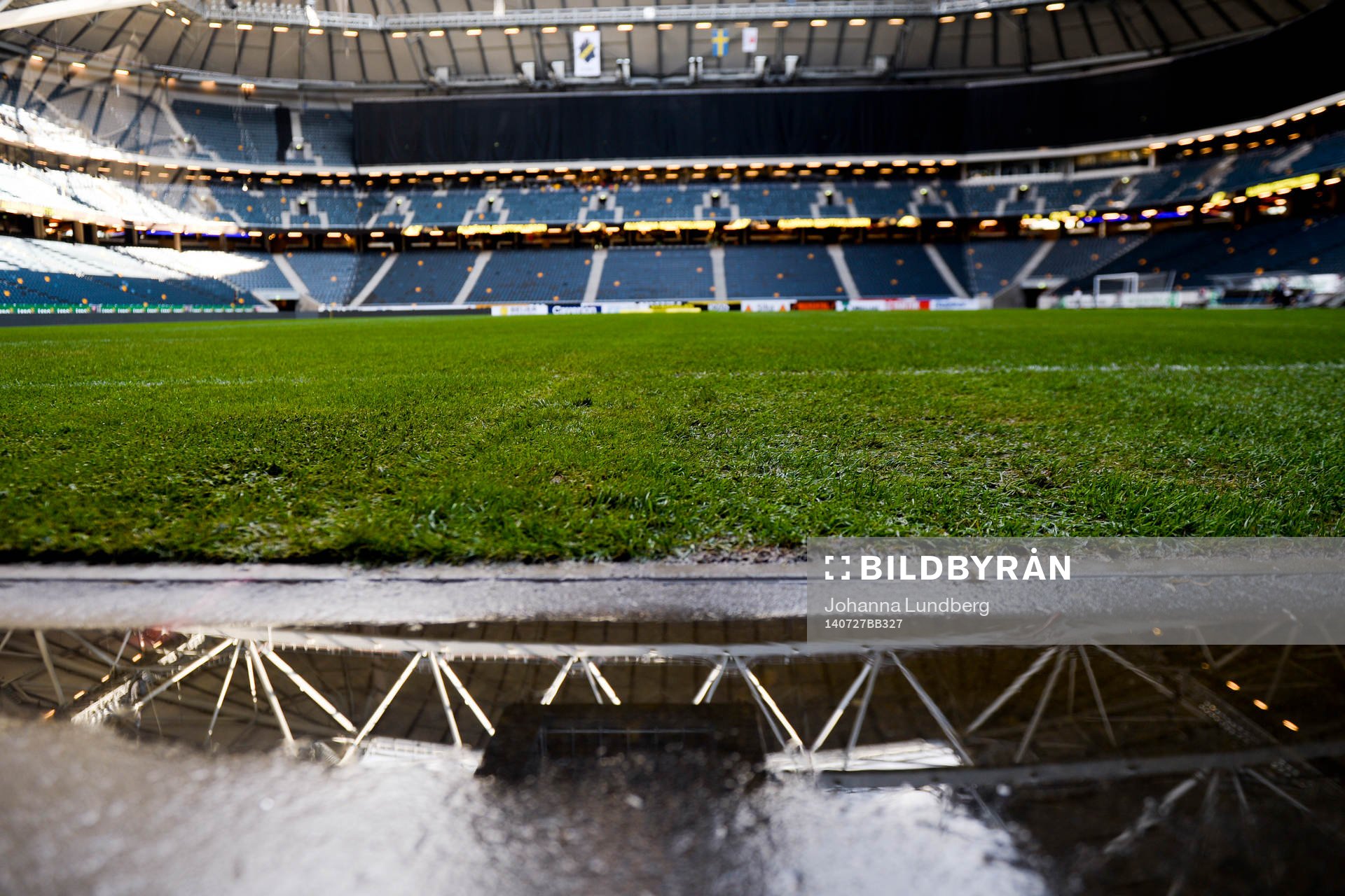 Vattensjukt inne på Friends Arena när fotbollsmatchen i Allsvenskan mellan AIK och Falkenberg ställs in efter att ett kraftigt oväder med åska och regn dragit in över Stockholm den 27 juli 2014.