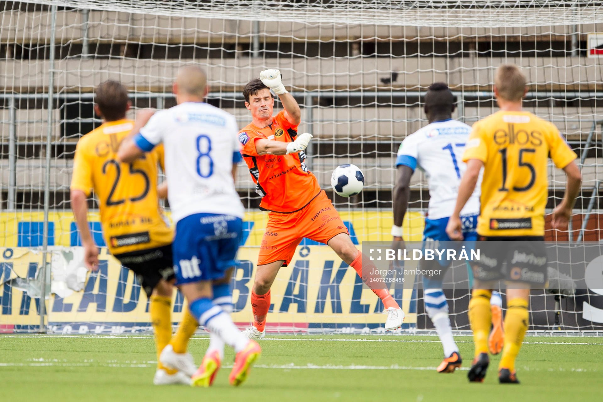 Elfsborgs målvakt Kevin Stuhr-Ellegaard har problemmed ett