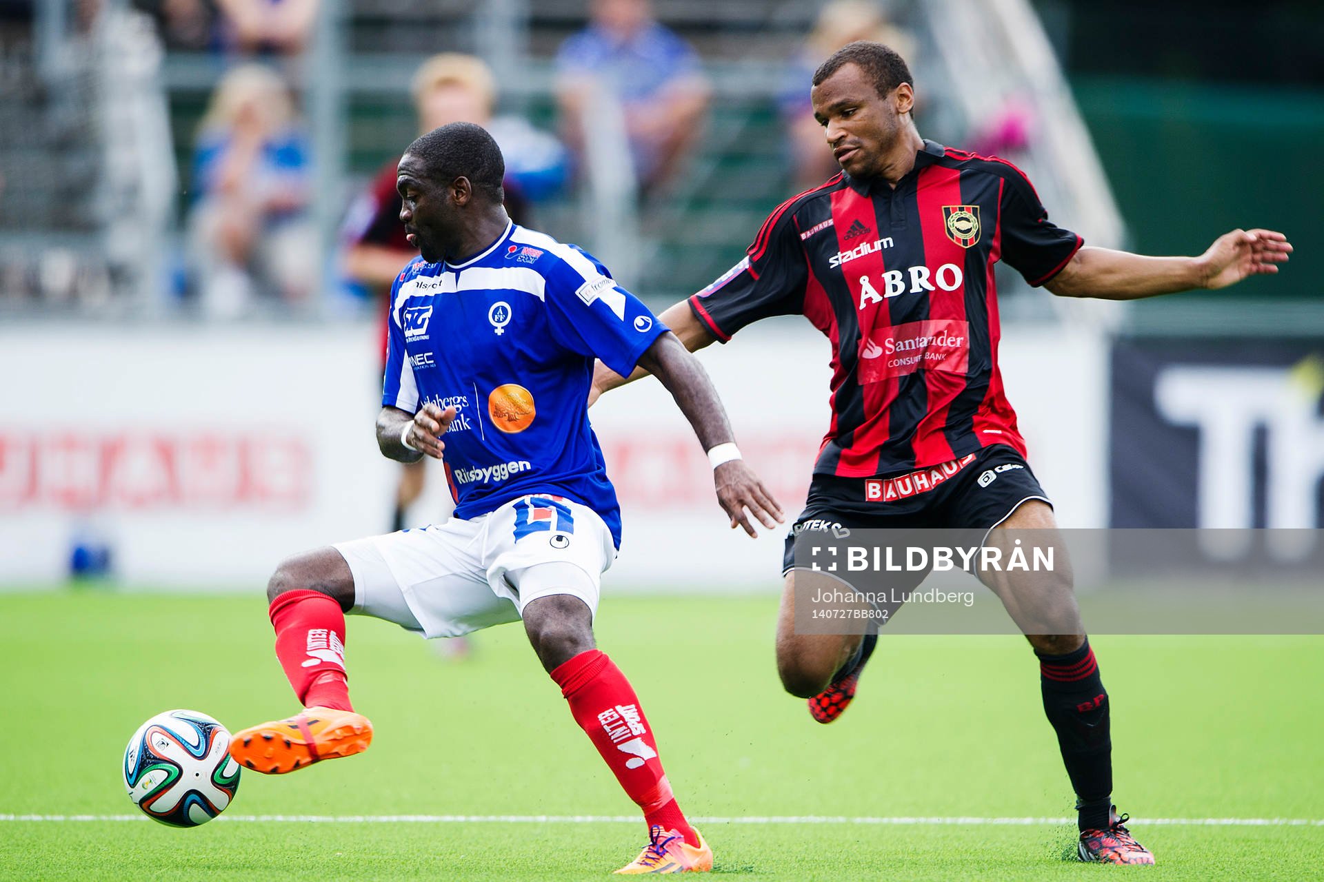 Åtvidabergs John Owoeri mot Brommapojkarnas Serge-Junior