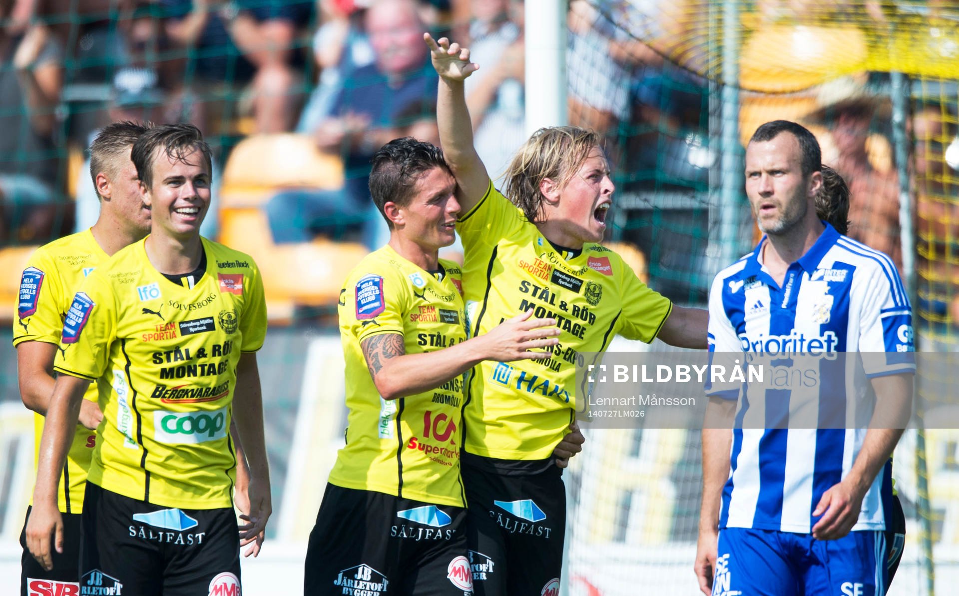 Mjällbys Robin Strömberg jublar
