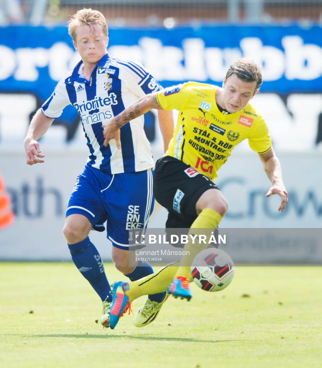 Göteborgs Sam Larsson och Mjällbys Viktor Nilsson i