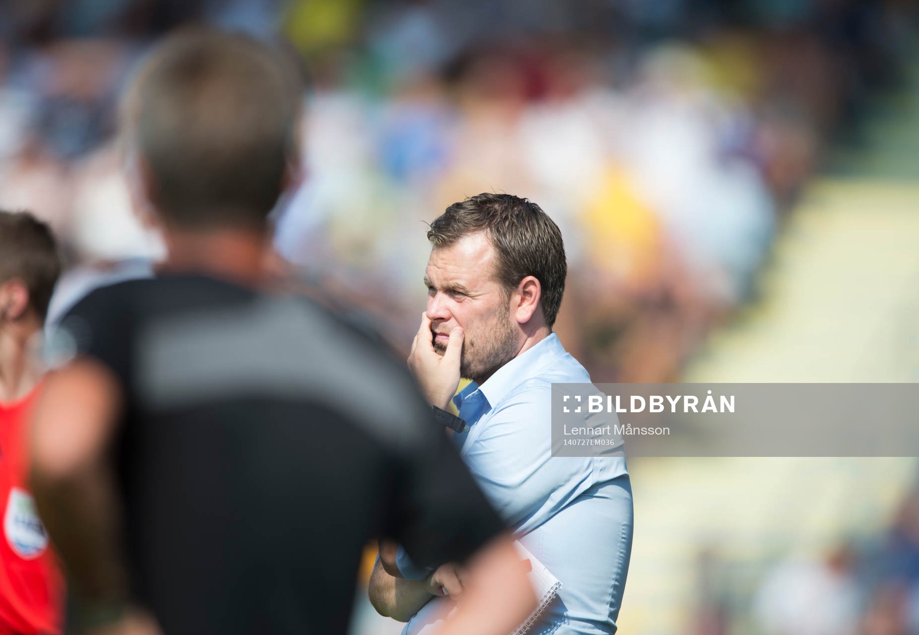 IFK Göteborgs tränare Mikael Stahre bekymrad bakom