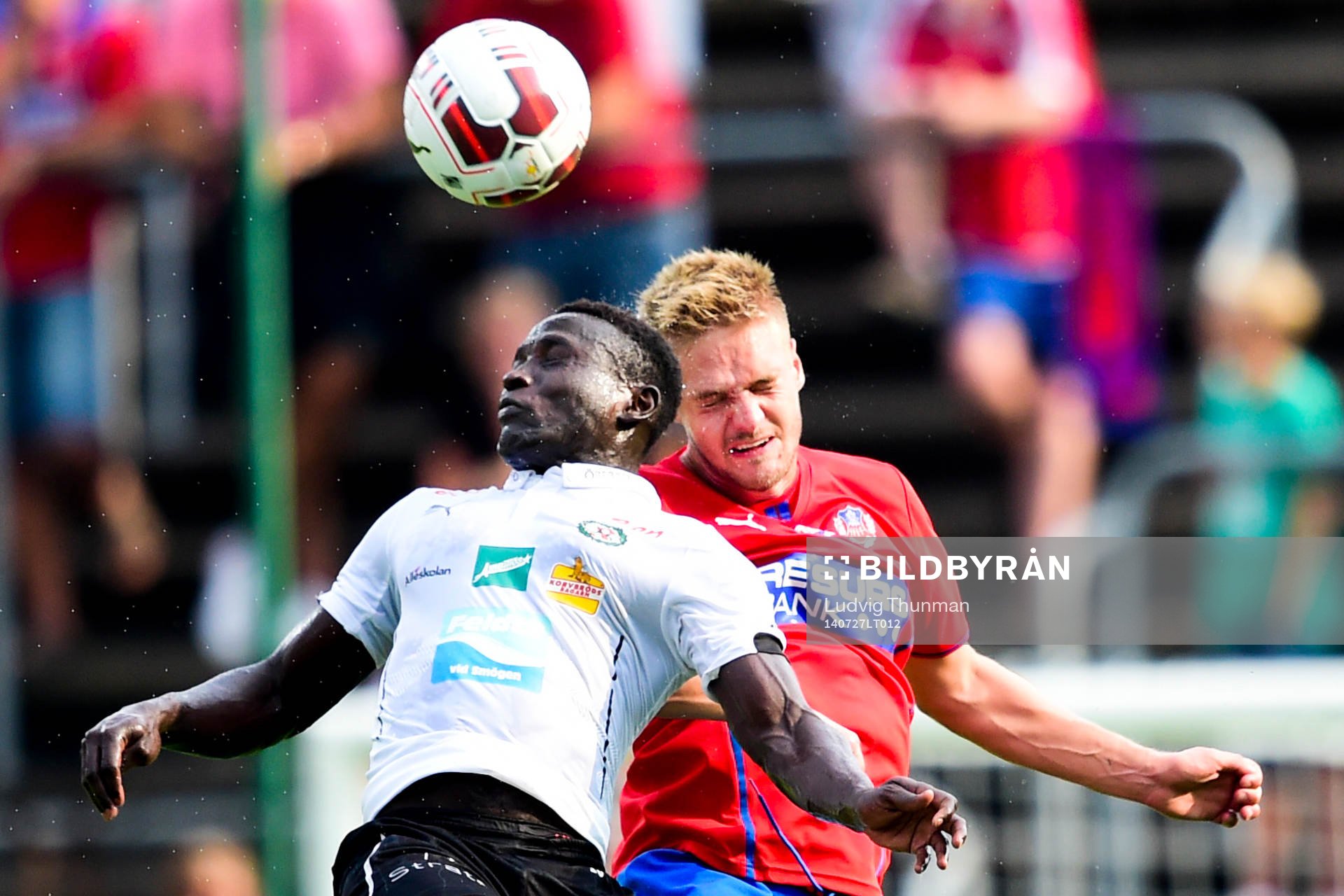 Örebros Alhassan Kamara i nickduell med Helsingborgs Johan