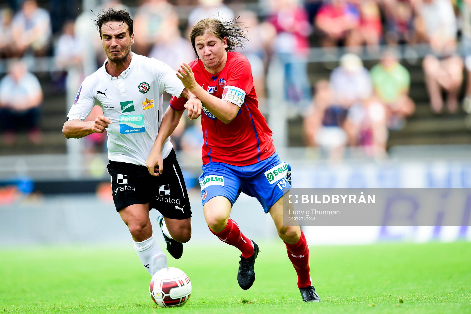 Örebros Nordin Gerzic i kamp om bollen med Darijan Bojanic