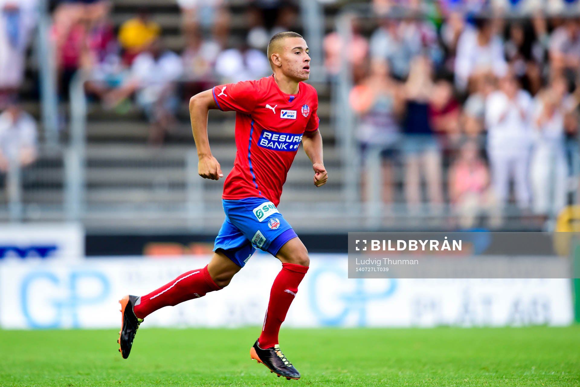 Helsingborgs Jordan Larsson byts in och gör sin första