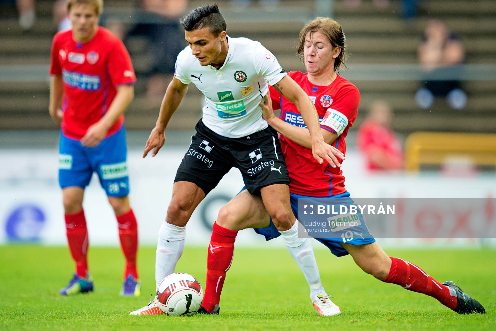 Örebros Andreas Landgren jagas av Helsingborgs Darijan