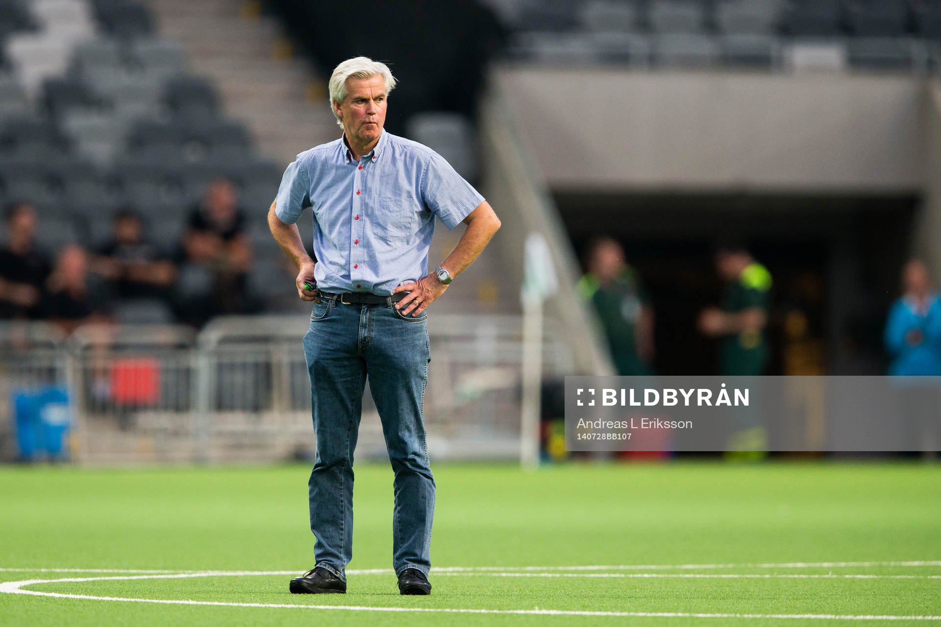 Hammarbys tränare Nanne Bergstrand ser fundersam ut