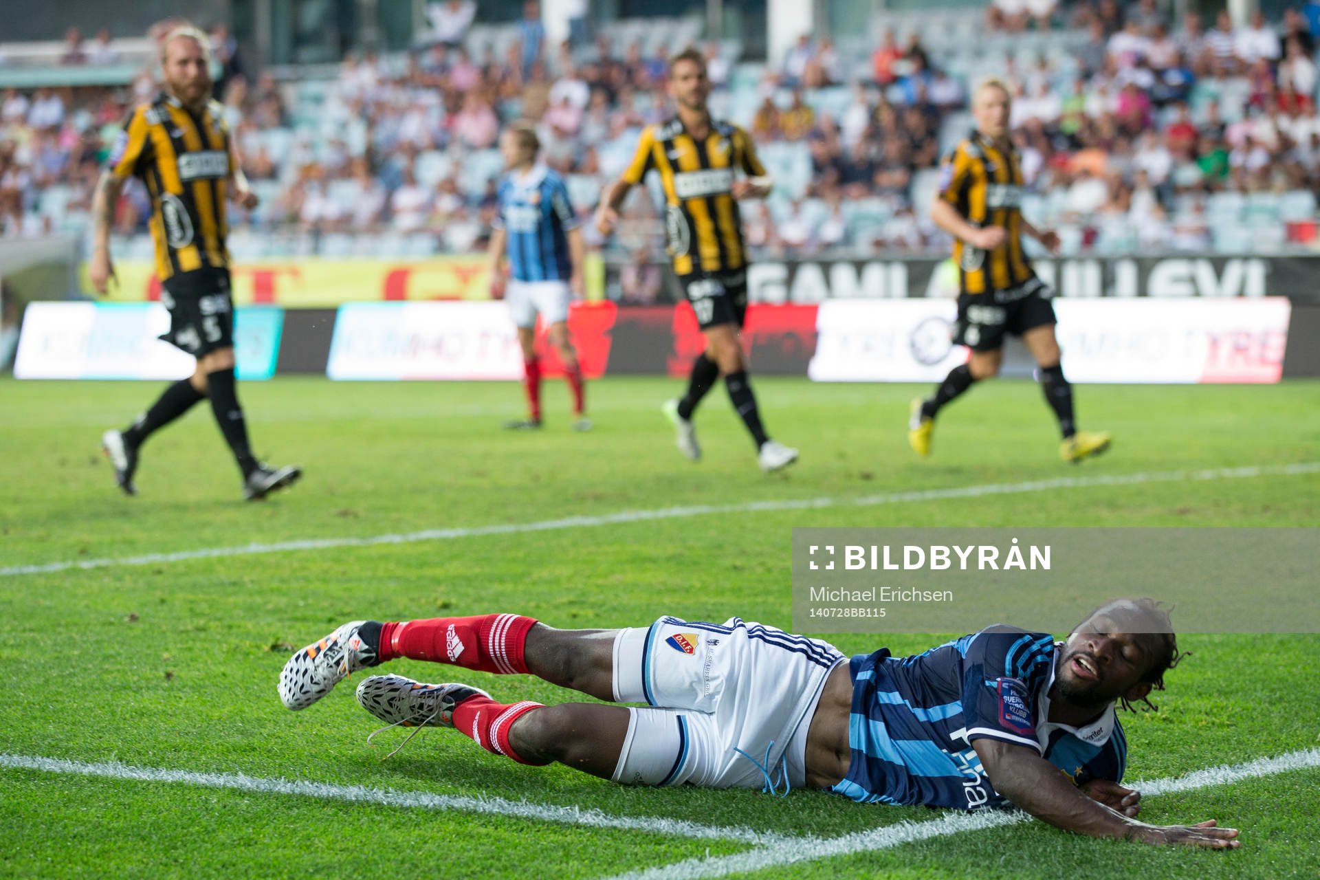 Djurgårdens Amadou Jawo liggande