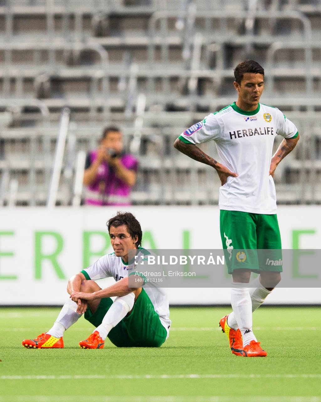 Hammarbys Lars Fuhre och Michael Timisela deppar