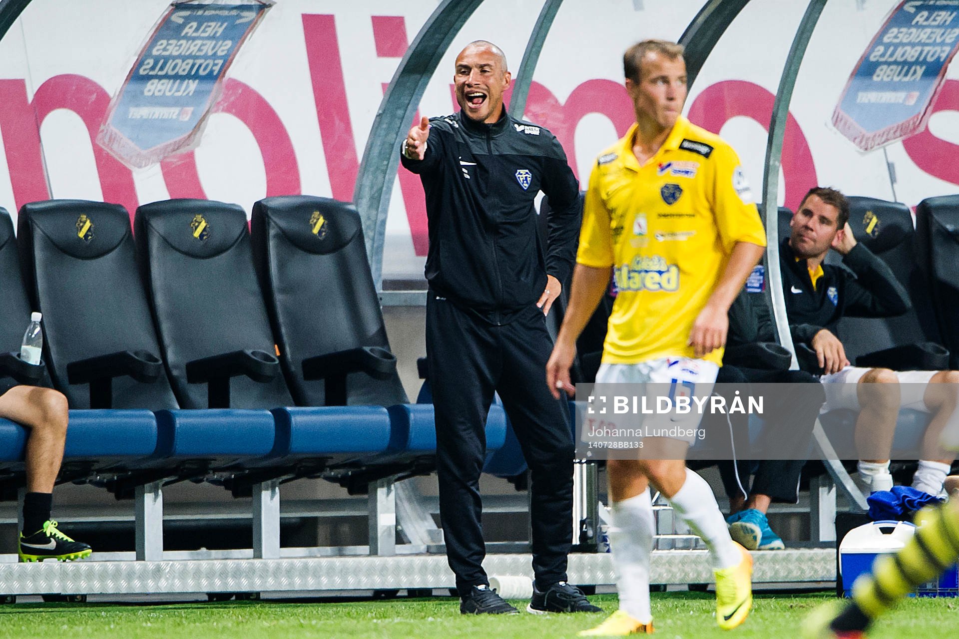 Falkenbergs tränare Henrik Larsson reagerar
