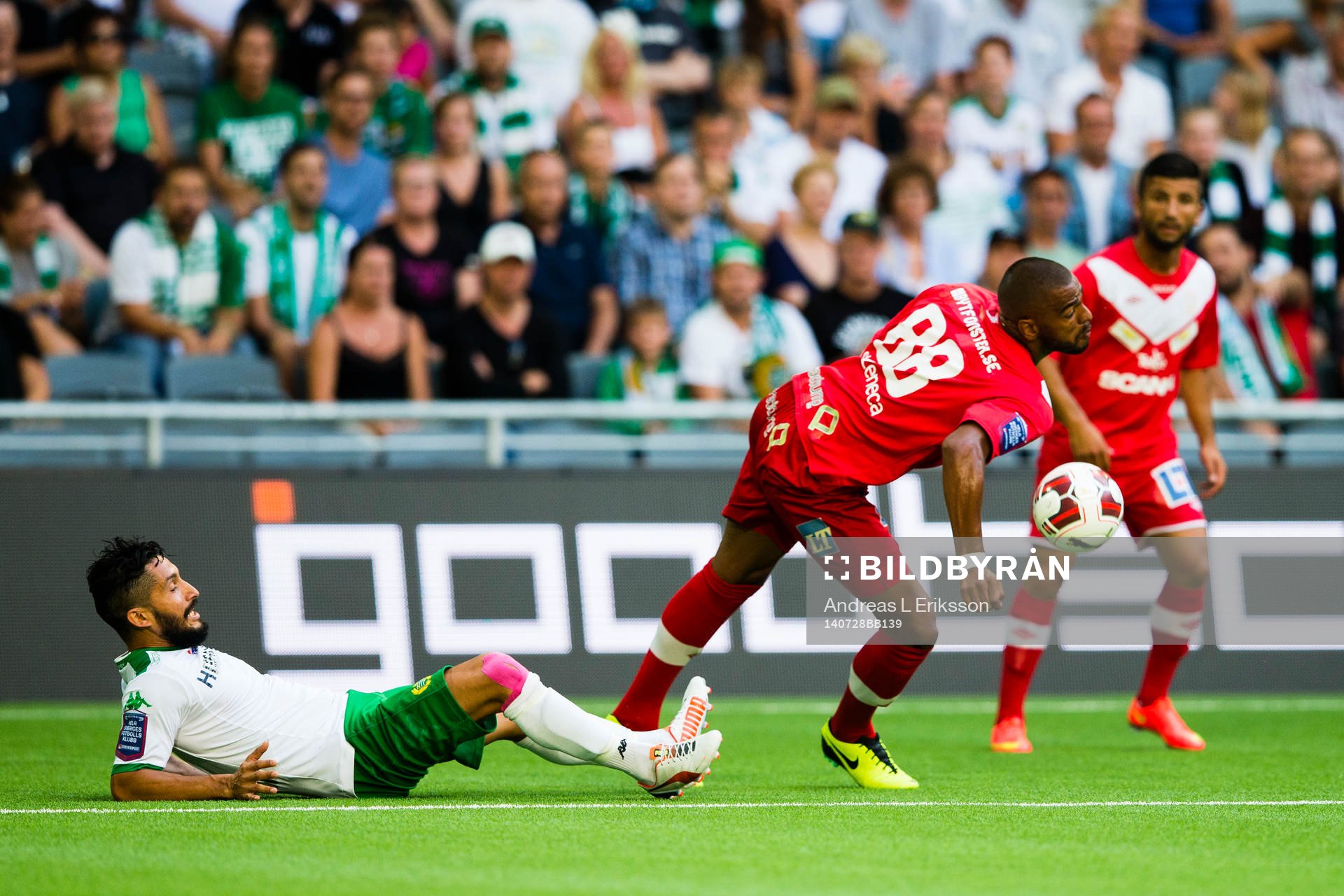 Hammarbys Pablo Pinones-Arce och Assyriskas Kyle Konwea
