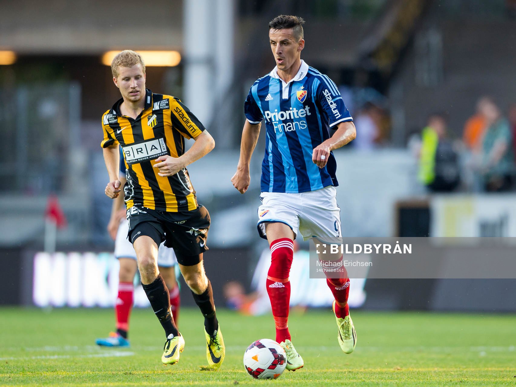 Djurgårdens Haris Radetinac steget före Häckens Simon