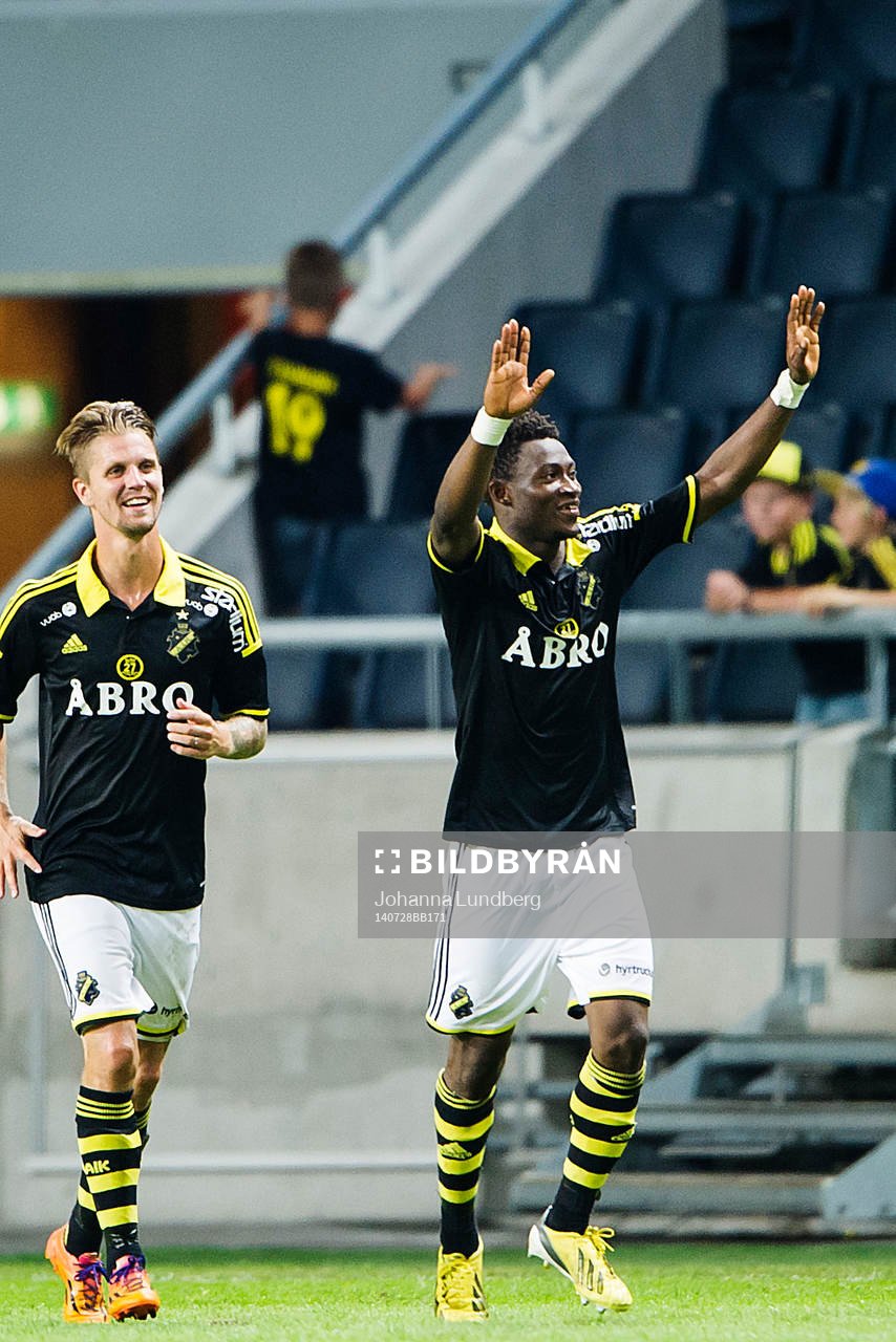 s Ibrahim Moro jublar med Martin Lorentzson