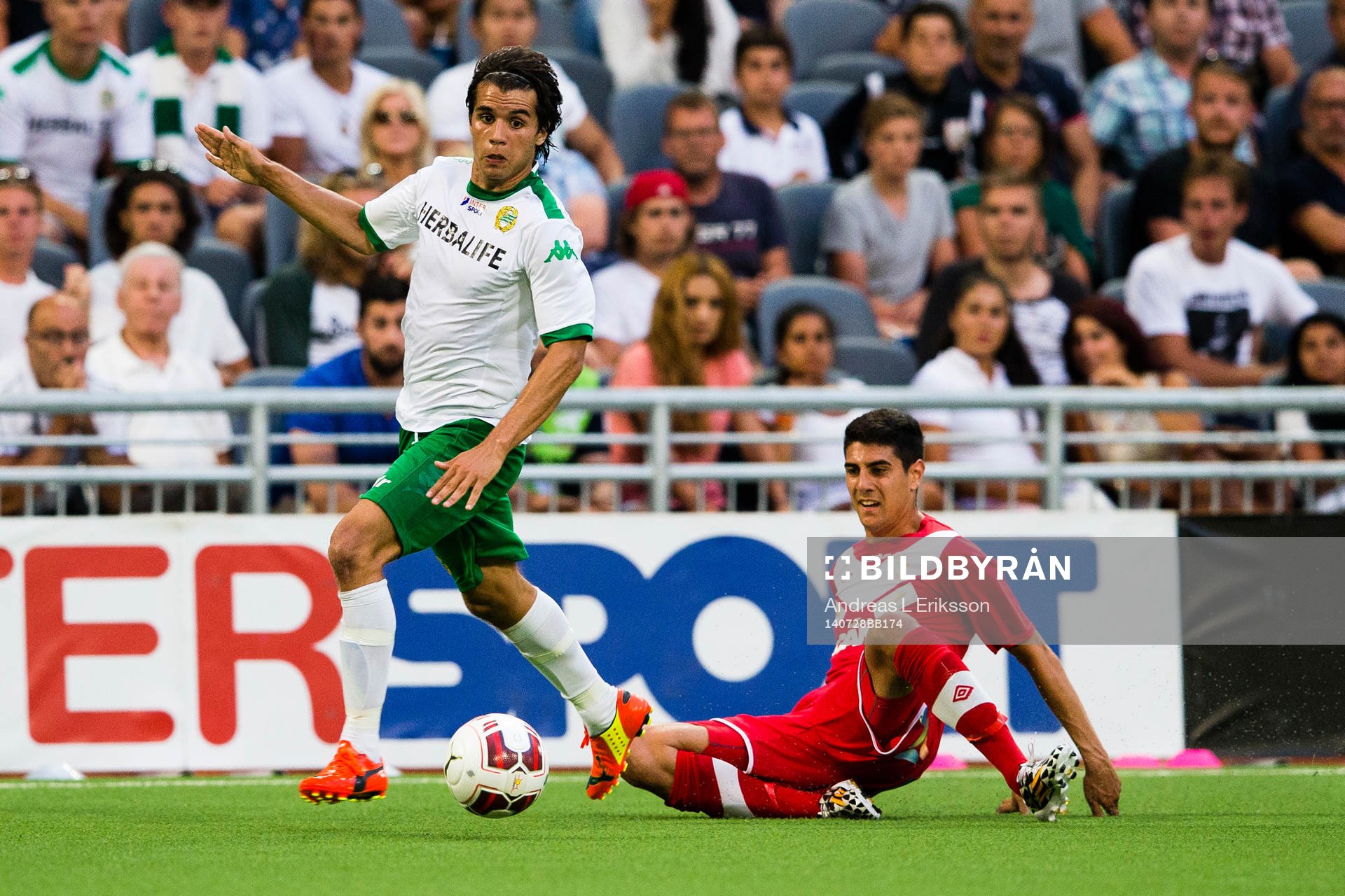 Hammarbys Lars Fuhre tar sig förbi Assyriskas Filip Korkes under fotbollsmatchen i Superettan mellan Hammarby och Assyriska den 28 juli 2014 i Stockholm.