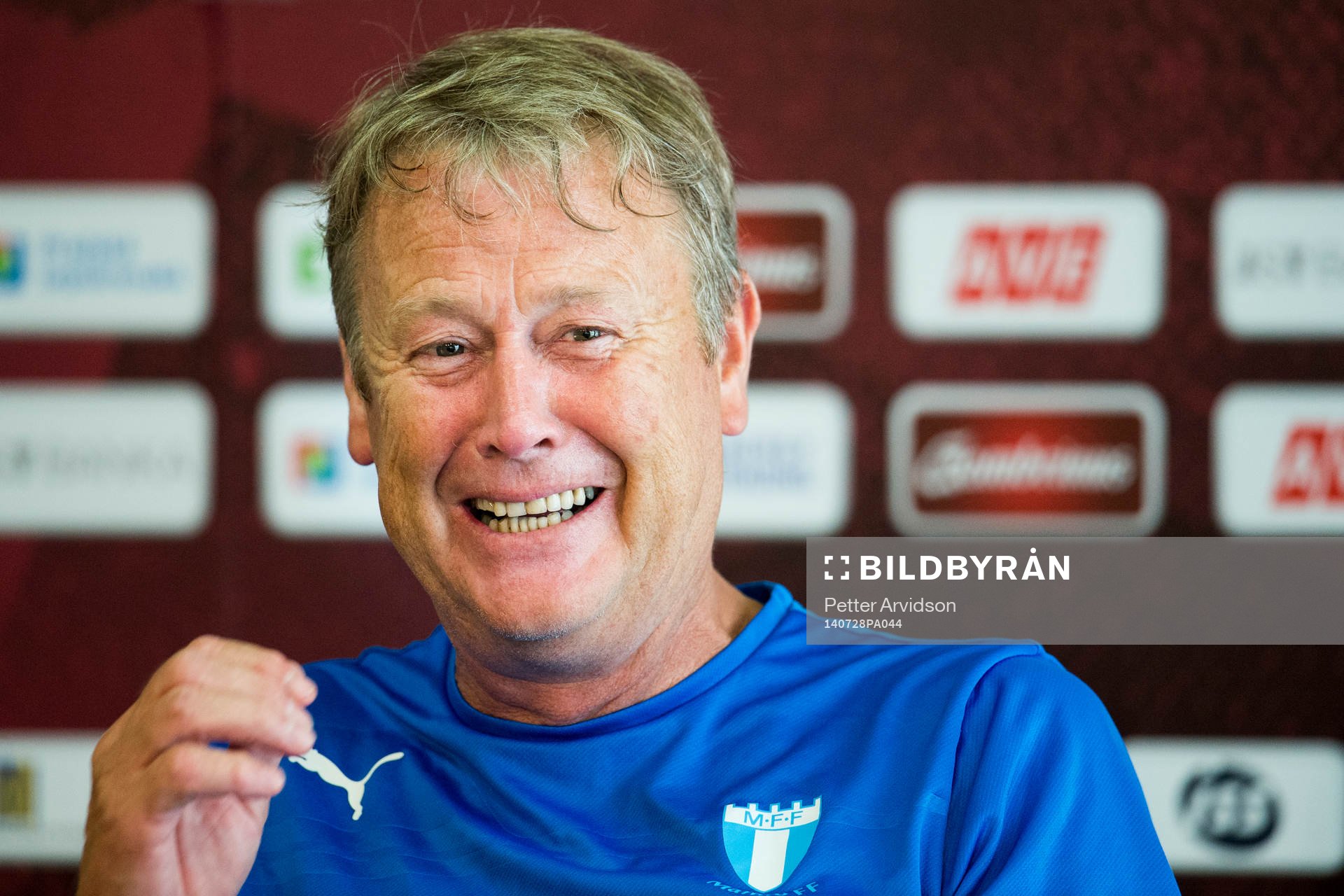 Malmö FFs tränare Åge Hareide skrattar