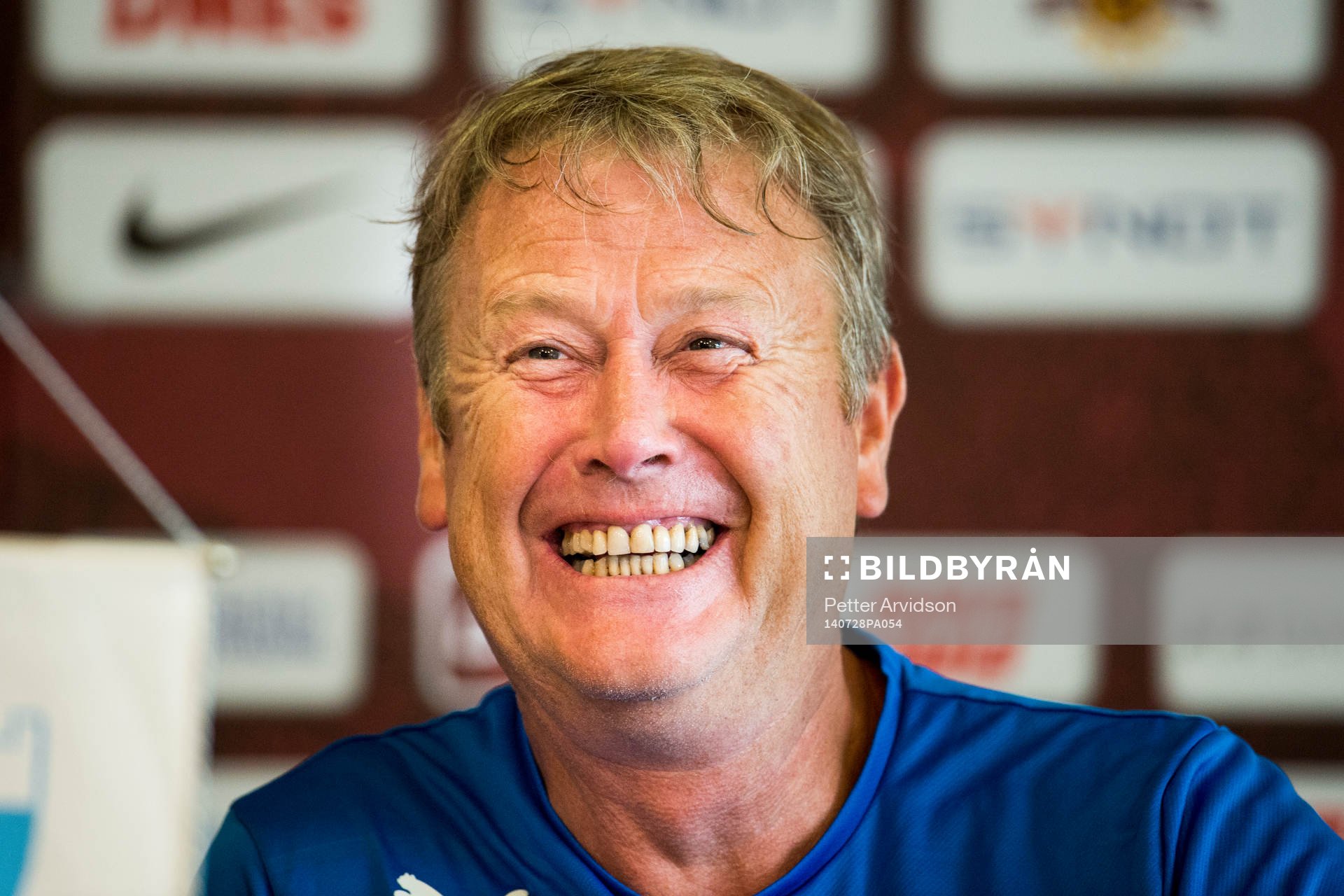 Malmö FFs tränare Åge Hareide skrattar