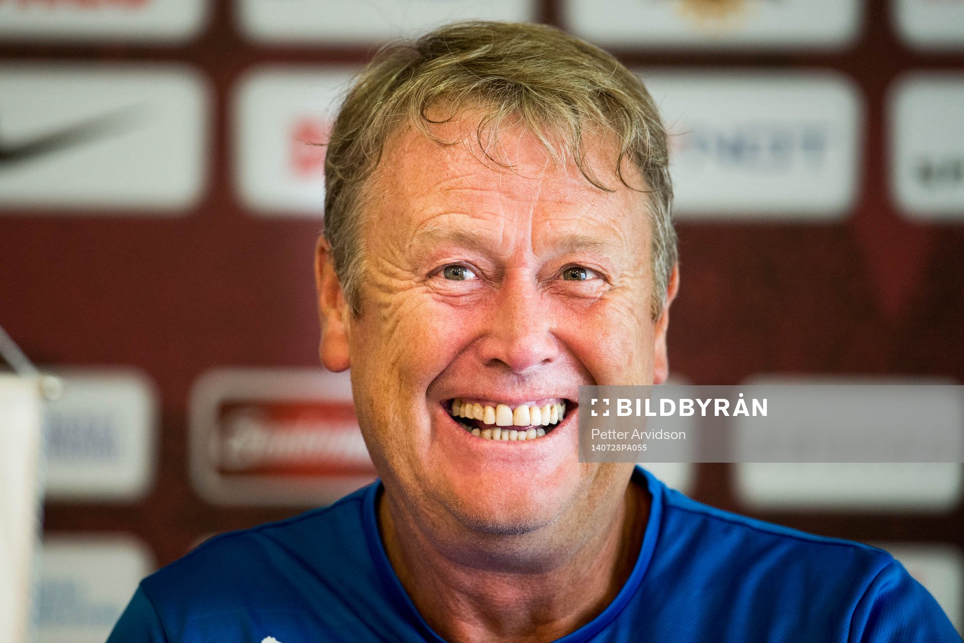 Malmö FFs tränare Åge Hareide skrattar