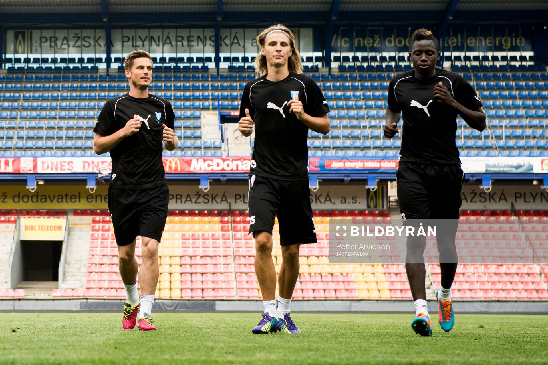 Malmö FFs Markus Rosenberg (tv) Pawel Cibicki (m) och Pa