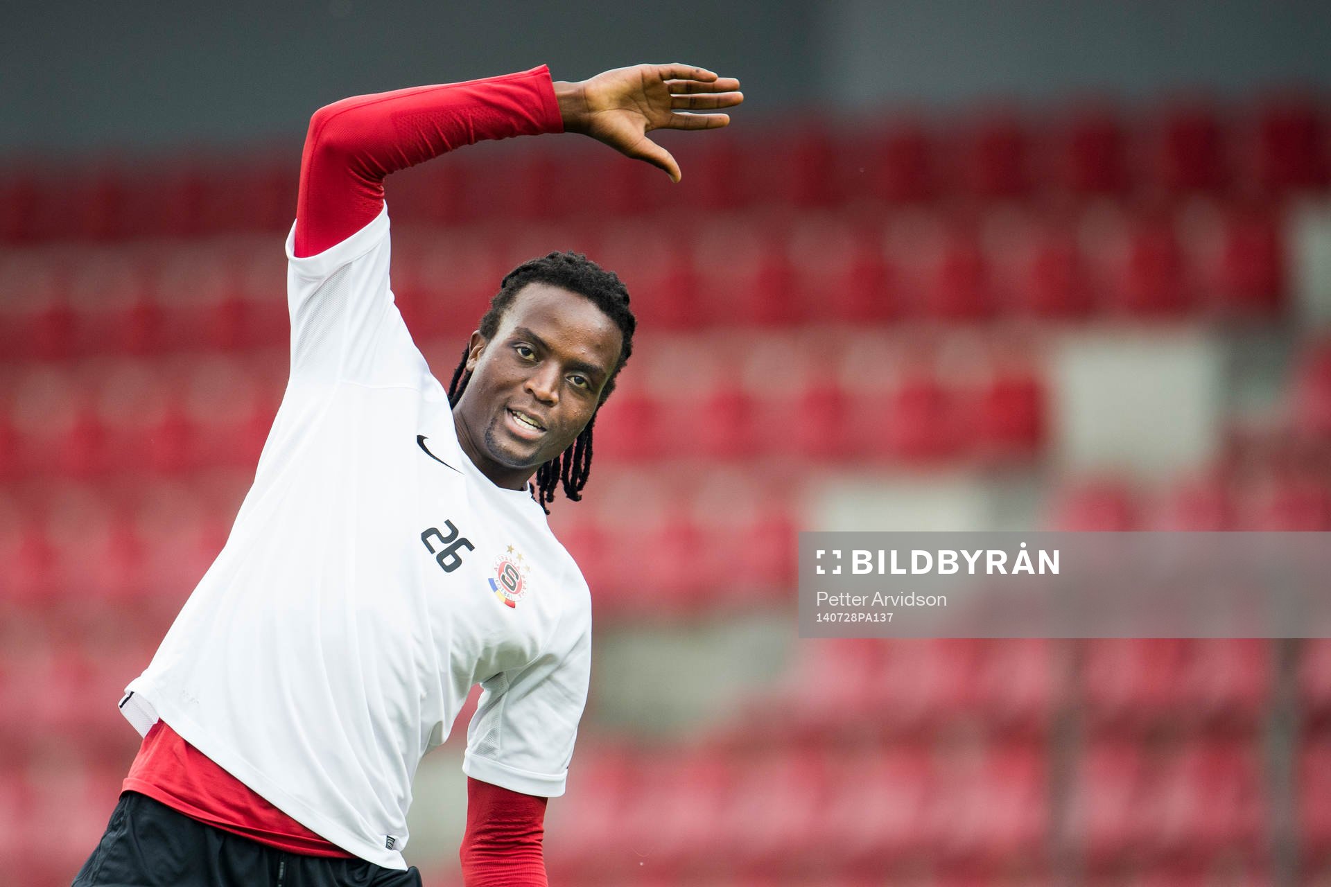 Sparta Prags Costa Nhamoinesu under Sparta Prags träning inför kvalmatchen i Champions League mot Malmö FF den 28 juli 2014 i Prag.